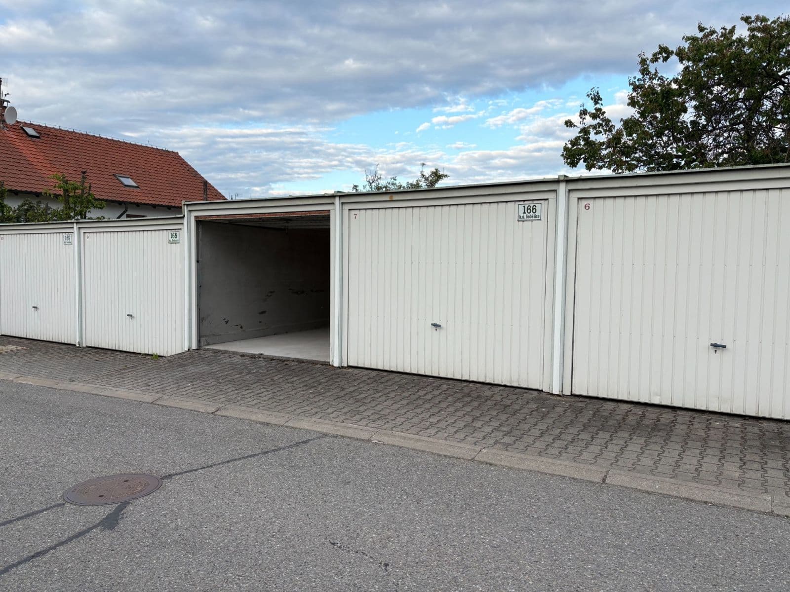 Pronájem garáže 16 m², Brno, Jihomoravský kraj Pronájem garáže 16 m², Brno, Jihomoravský kraj