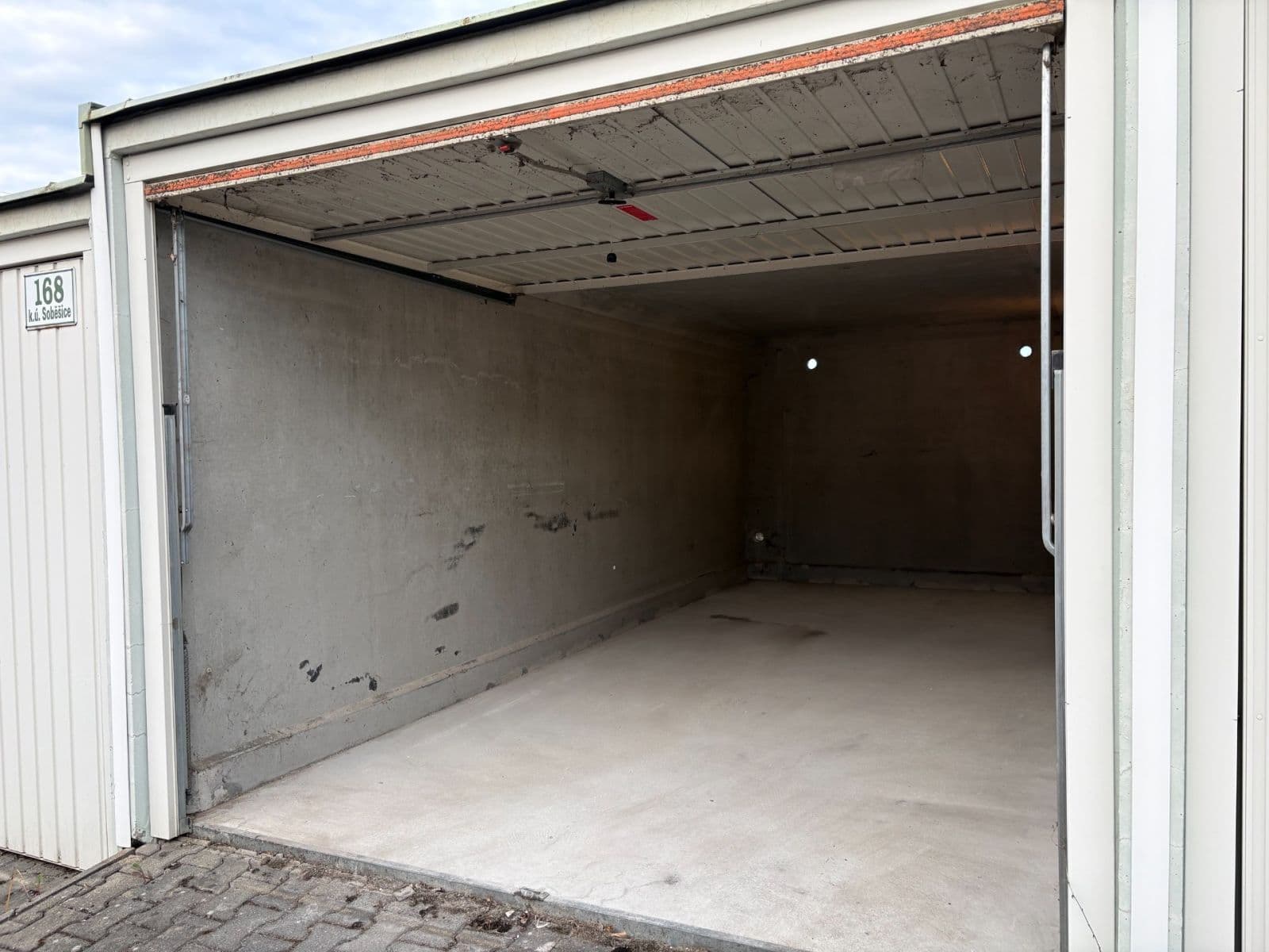 Pronájem garáže 16 m², Brno, Jihomoravský kraj Pronájem garáže 16 m², Brno, Jihomoravský kraj