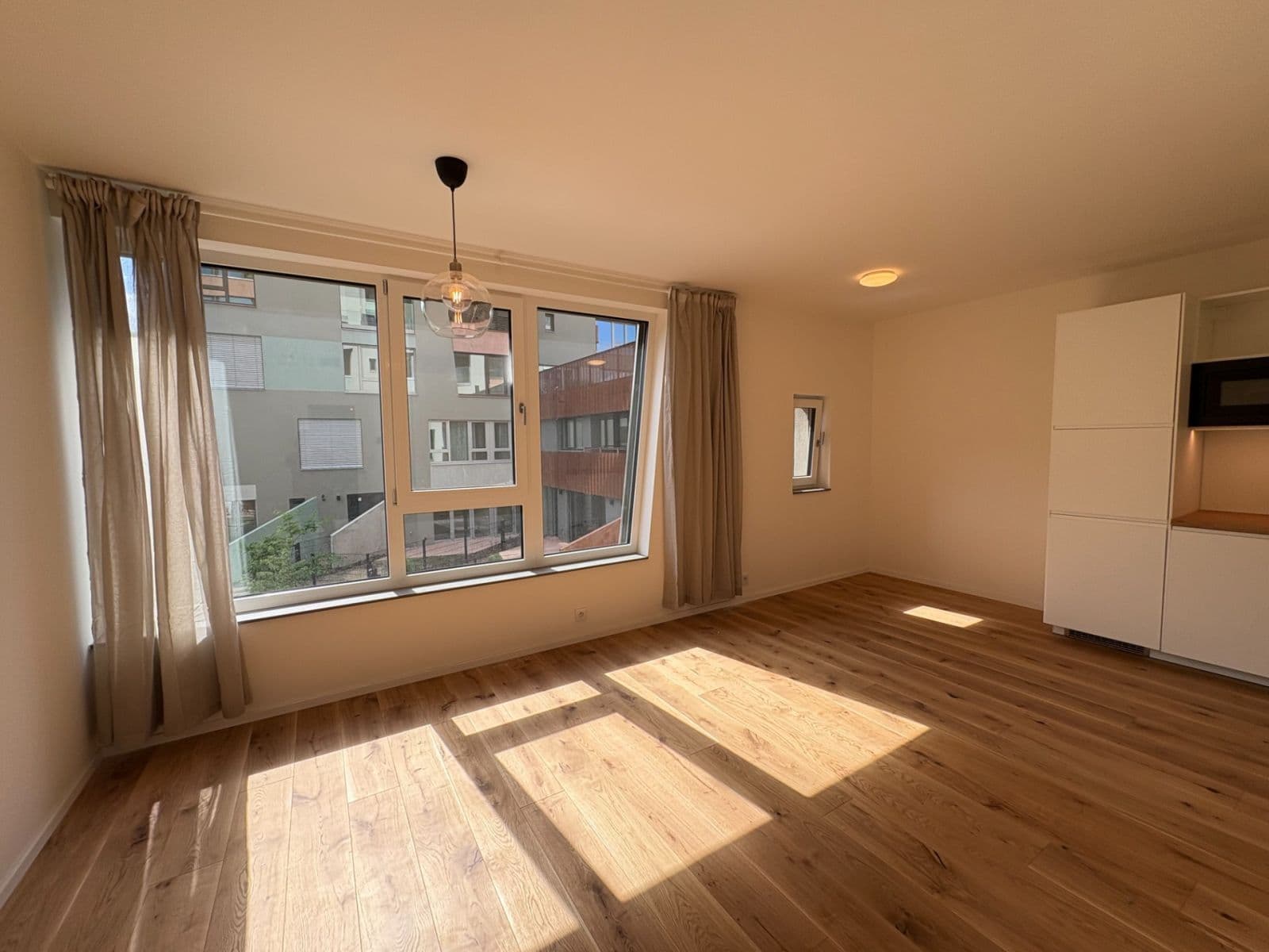 Pronájem bytu 1+kk 38 m², U Komína, Praha, Praha Pronájem bytu 1+kk 38 m², U Komína, Praha, Praha