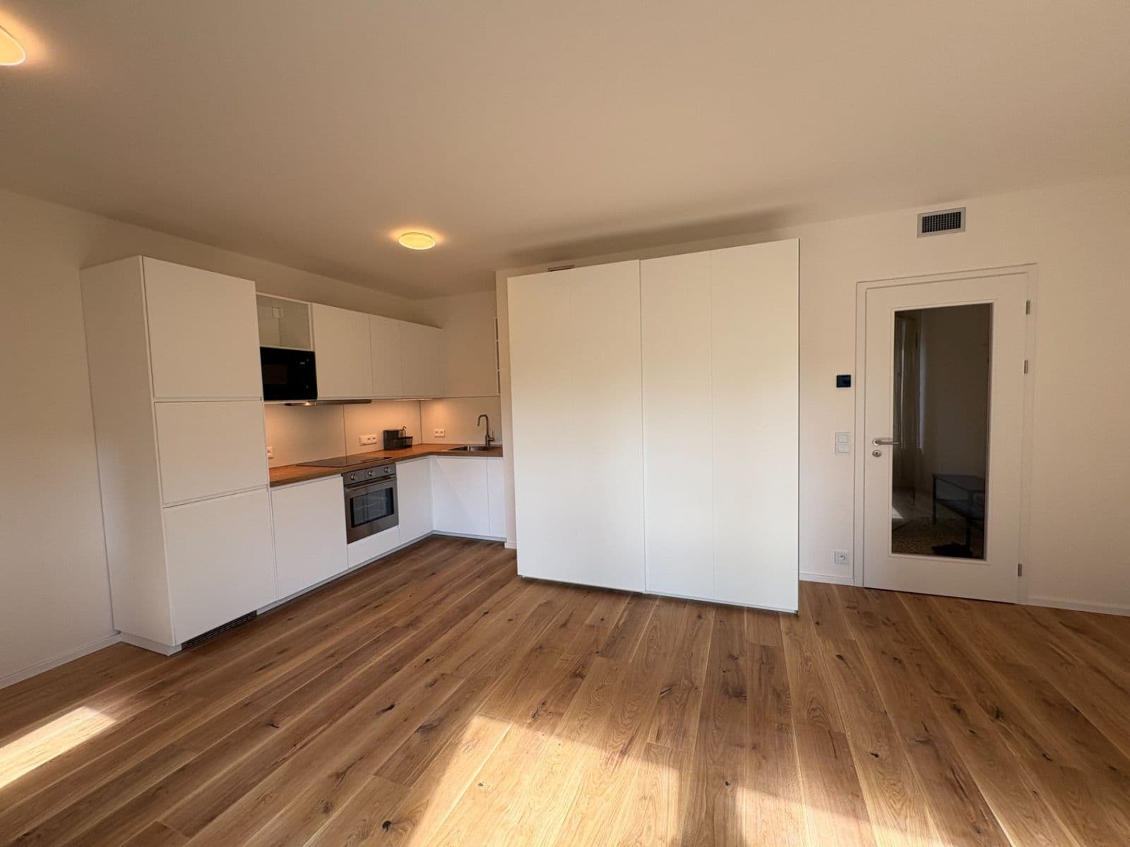 Pronájem bytu 1+kk 38 m², U Komína, Praha, Praha Pronájem bytu 1+kk 38 m², U Komína, Praha, Praha