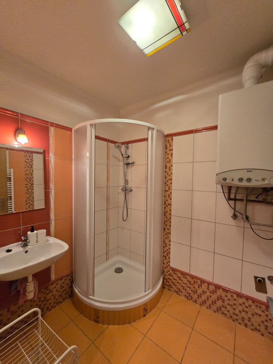 Pronájem bytu 1+kk 40 m², Komenského, Rajhrad, Jihomoravský kraj Pronájem bytu 1+kk 40 m², Komenského, Rajhrad, Jihomoravský kraj