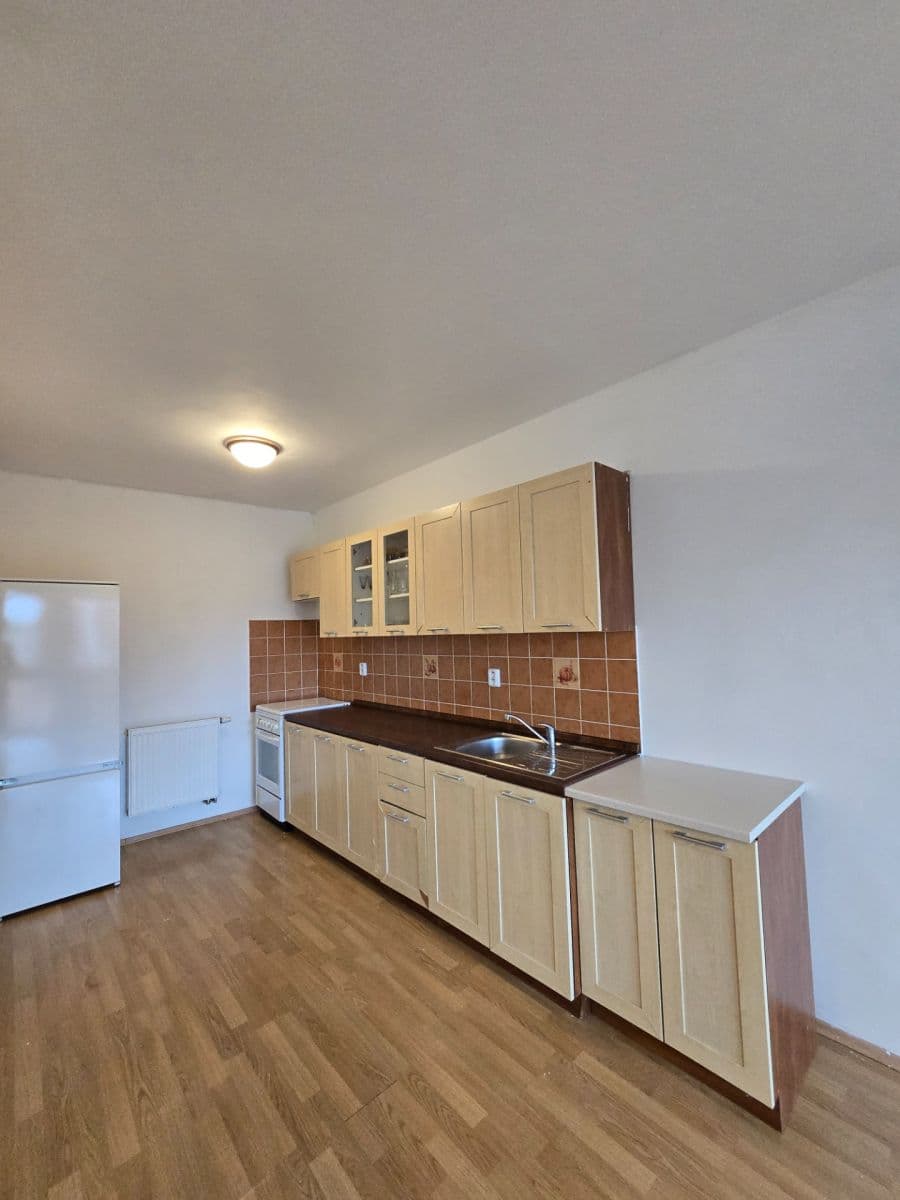Pronájem bytu 1+kk 40 m², Komenského, Rajhrad, Jihomoravský kraj Pronájem bytu 1+kk 40 m², Komenského, Rajhrad, Jihomoravský kraj