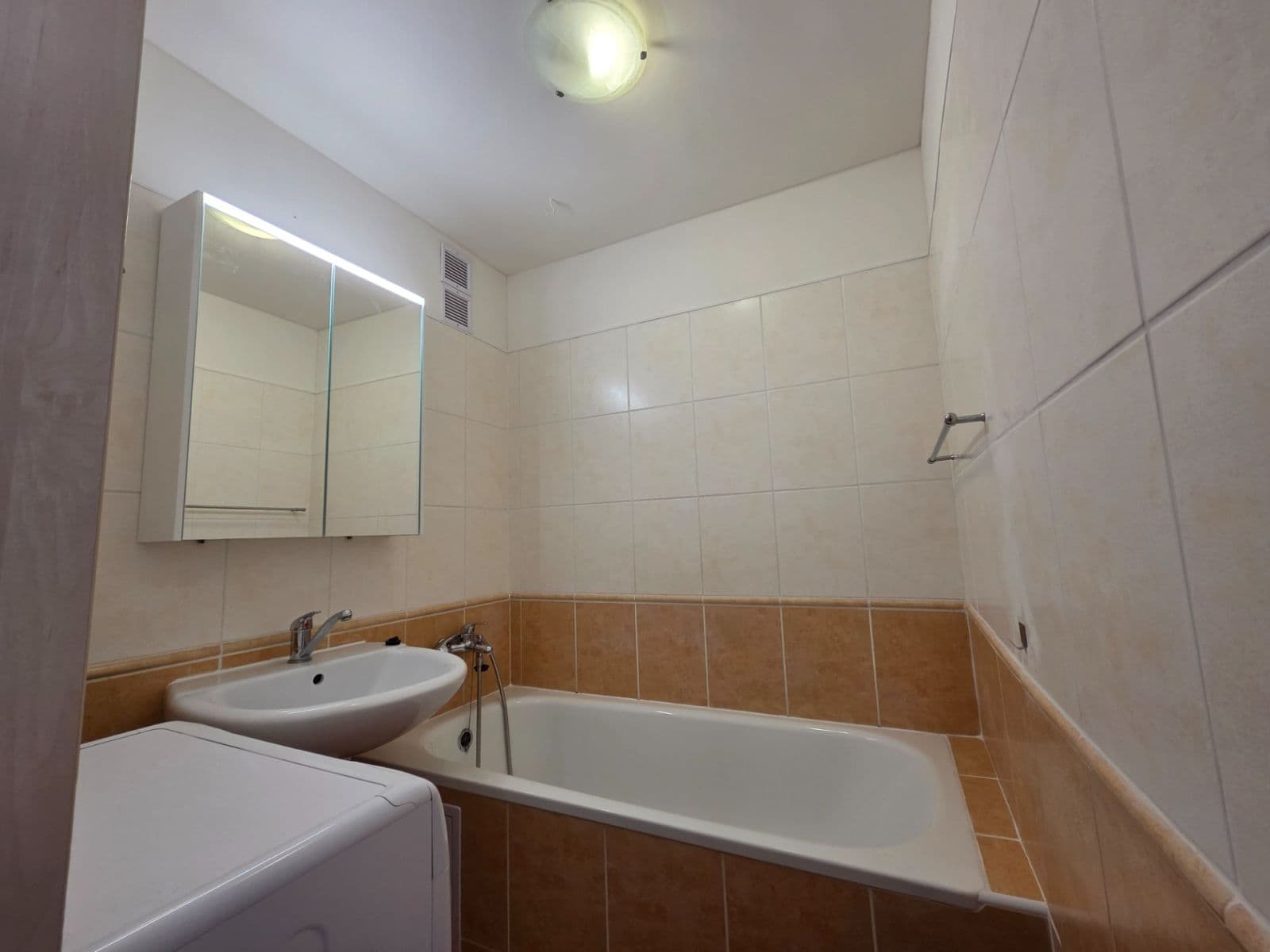 Prodej bytu 1+1 33 m², Kojetická, Neratovice, Středočeský kraj Prodej bytu 1+1 33 m², Kojetická, Neratovice, Středočeský kraj