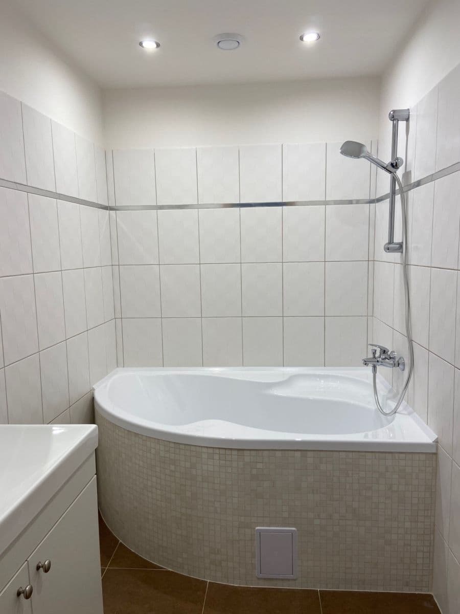 Pronájem bytu 4+1 92 m², K Vodárně, Dobříš, Středočeský kraj Pronájem bytu 4+1 92 m², K Vodárně, Dobříš, Středočeský kraj