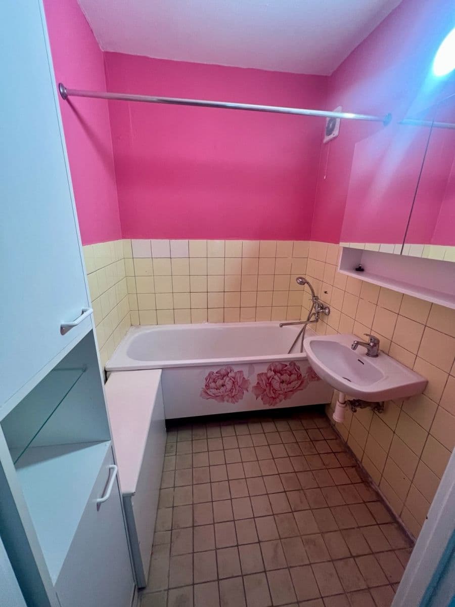 Prodej bytu 4+1 78 m², Husova, Nový Bor, Liberecký kraj Prodej bytu 4+1 78 m², Husova, Nový Bor, Liberecký kraj