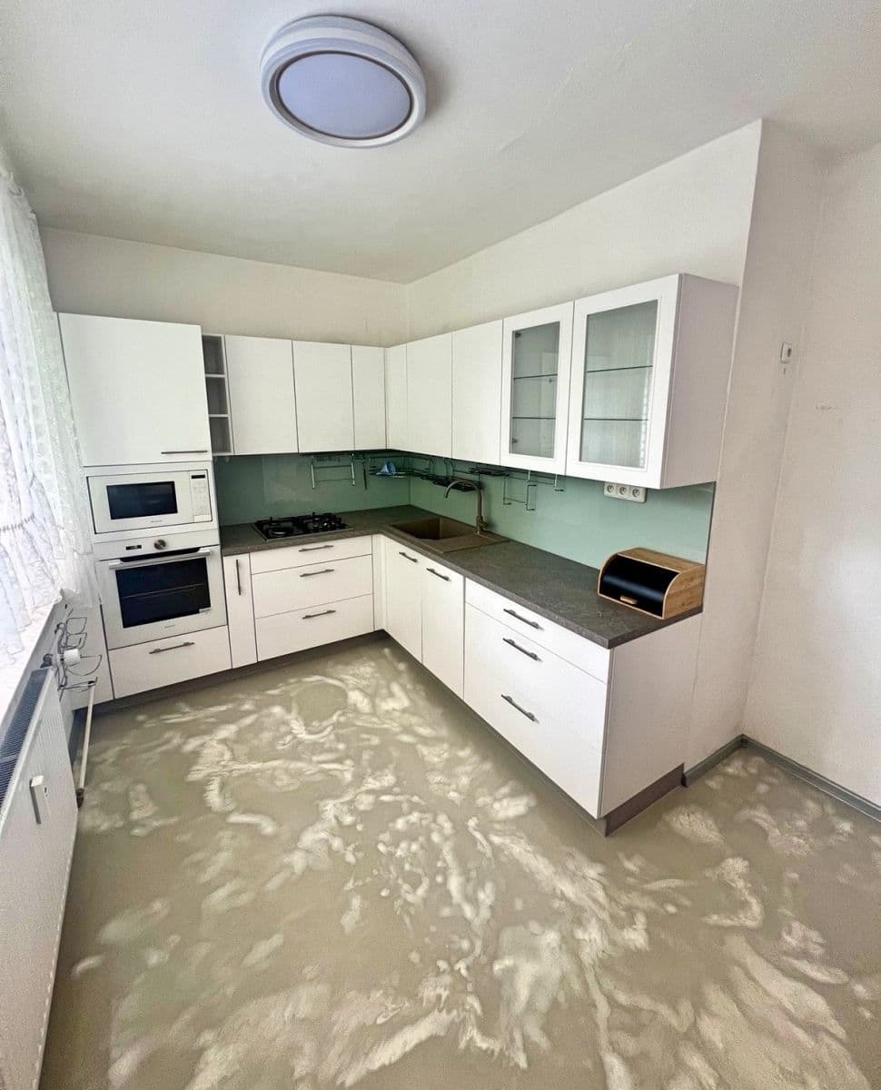 Prodej bytu 4+1 78 m², Husova, Nový Bor, Liberecký kraj Prodej bytu 4+1 78 m², Husova, Nový Bor, Liberecký kraj