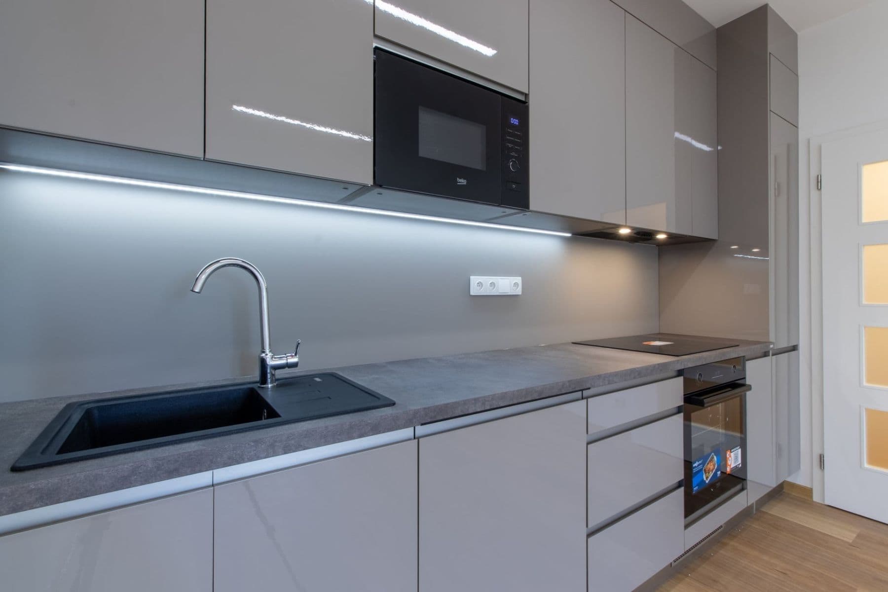 Pronájem bytu 2+kk 54 m², Suchánkova, Benešov, Středočeský kraj Pronájem bytu 2+kk 54 m², Suchánkova, Benešov, Středočeský kraj