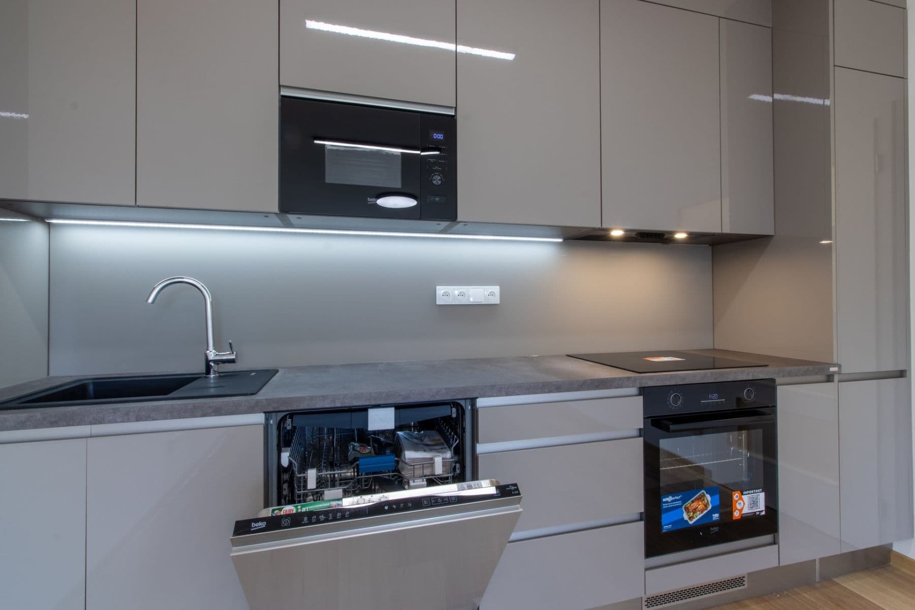 Pronájem bytu 2+kk 54 m², Suchánkova, Benešov, Středočeský kraj Pronájem bytu 2+kk 54 m², Suchánkova, Benešov, Středočeský kraj