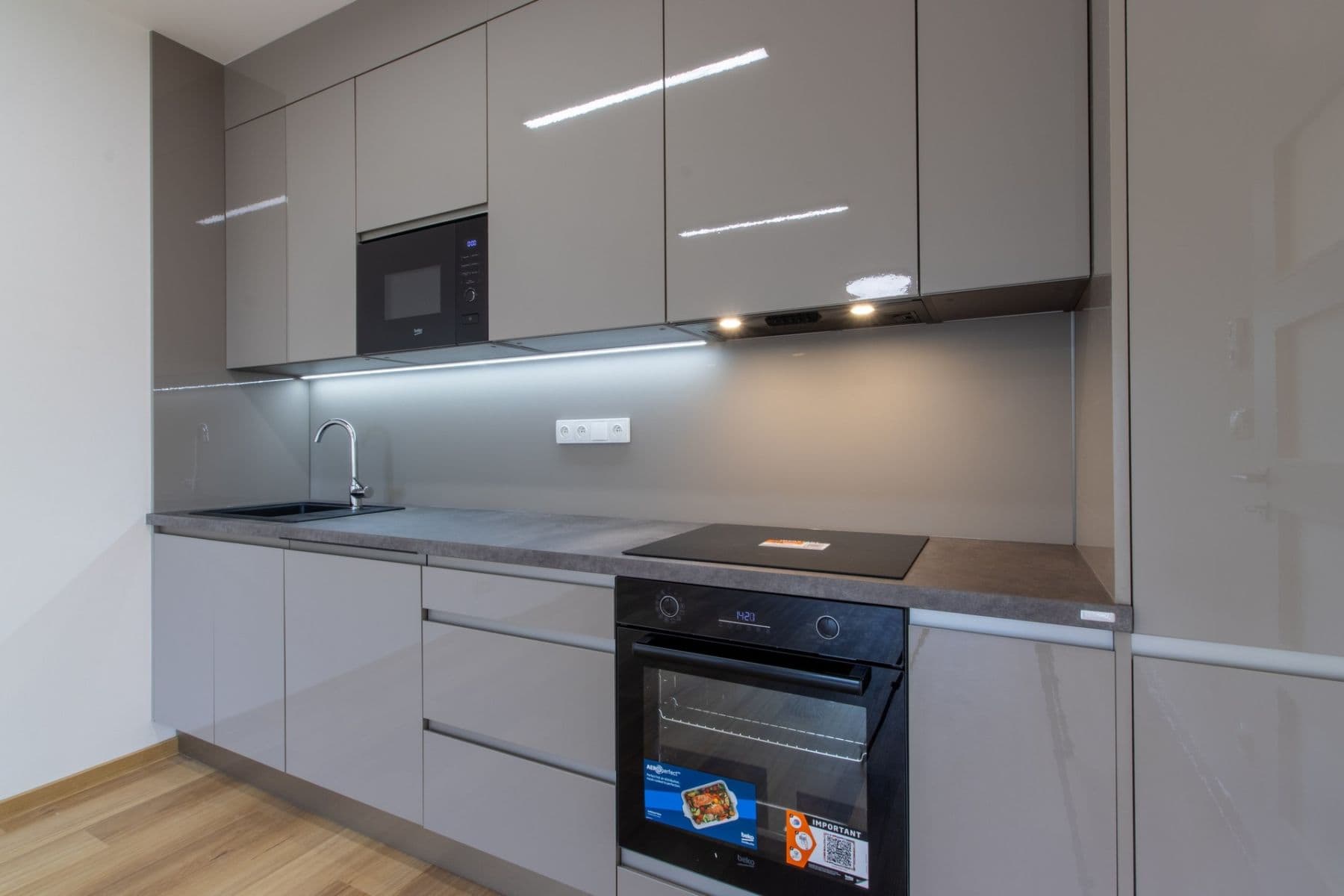 Pronájem bytu 2+kk 54 m², Suchánkova, Benešov, Středočeský kraj Pronájem bytu 2+kk 54 m², Suchánkova, Benešov, Středočeský kraj