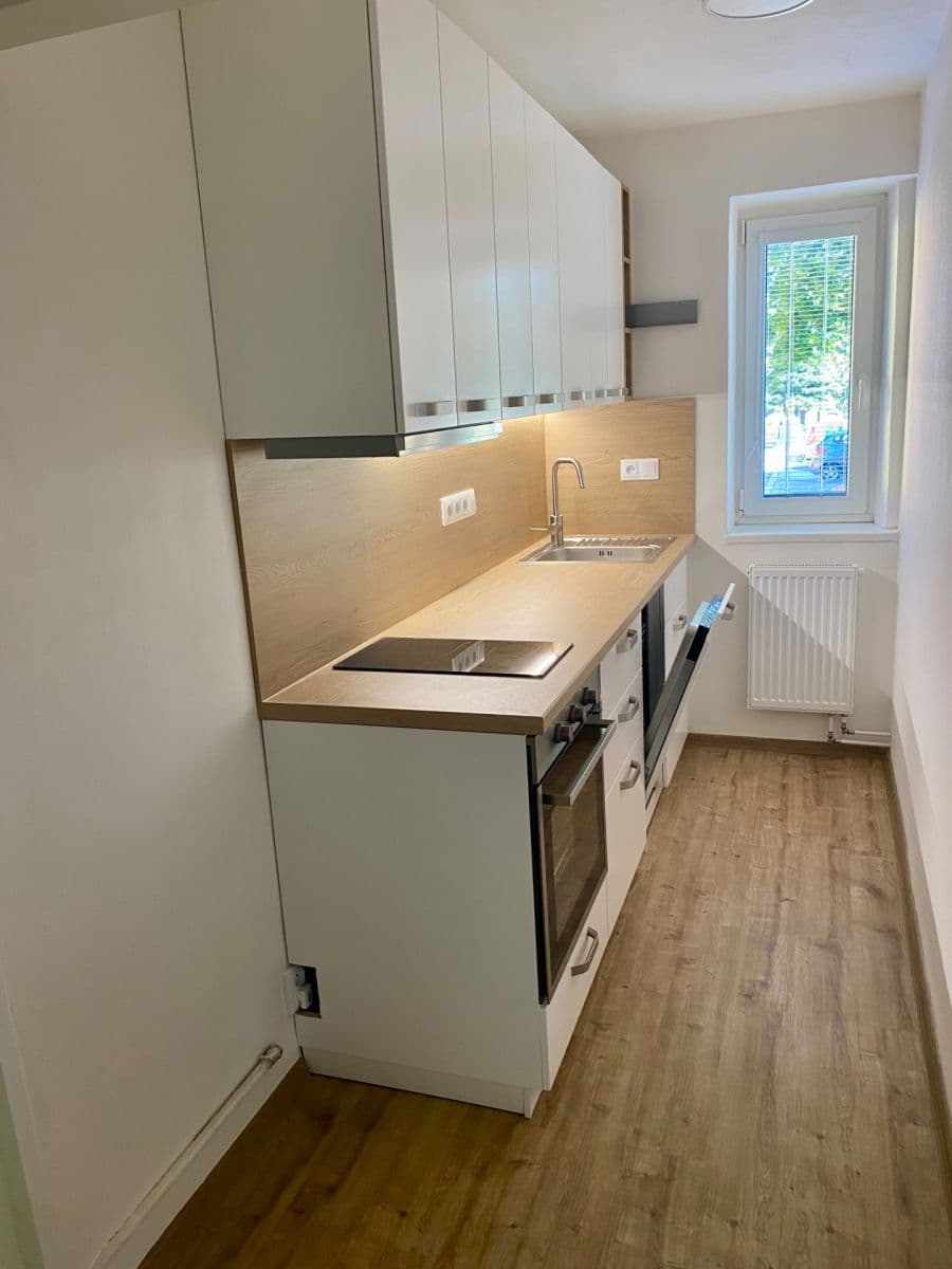 Pronájem bytu 2+1 48 m², Tylova, Břeclav, Jihomoravský kraj Pronájem bytu 2+1 48 m², Tylova, Břeclav, Jihomoravský kraj