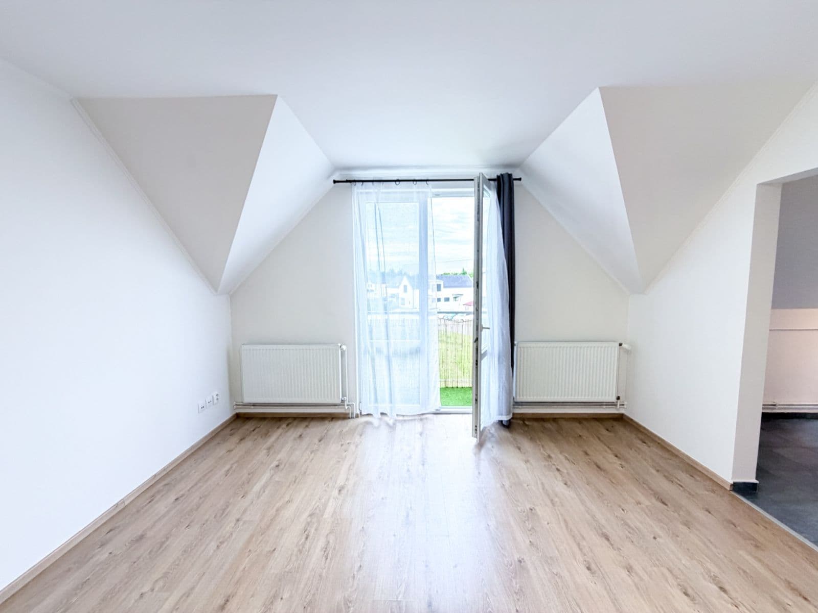 Pronájem bytu 2+kk 71 m², U Valu, Nupaky, Středočeský kraj Pronájem bytu 2+kk 71 m², U Valu, Nupaky, Středočeský kraj