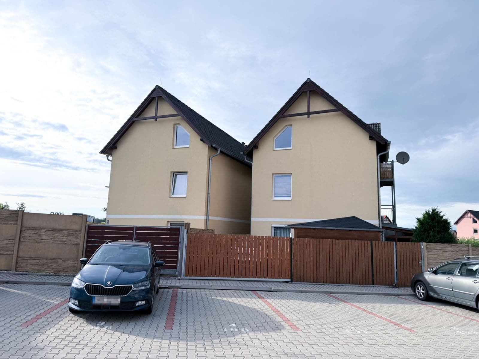 Pronájem bytu 2+kk 71 m², U Valu, Nupaky, Středočeský kraj Pronájem bytu 2+kk 71 m², U Valu, Nupaky, Středočeský kraj