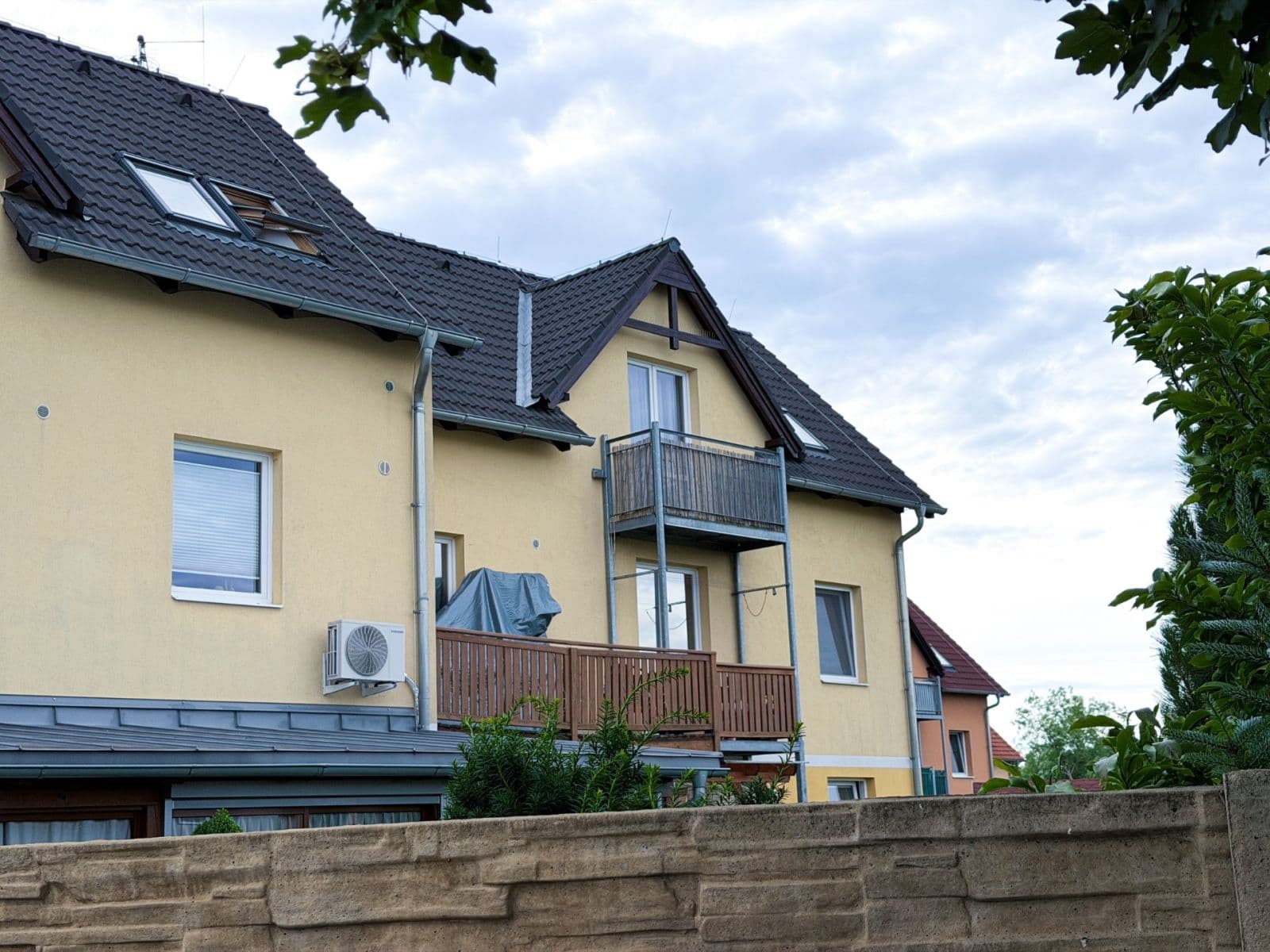 Pronájem bytu 2+kk 71 m², U Valu, Nupaky, Středočeský kraj Pronájem bytu 2+kk 71 m², U Valu, Nupaky, Středočeský kraj