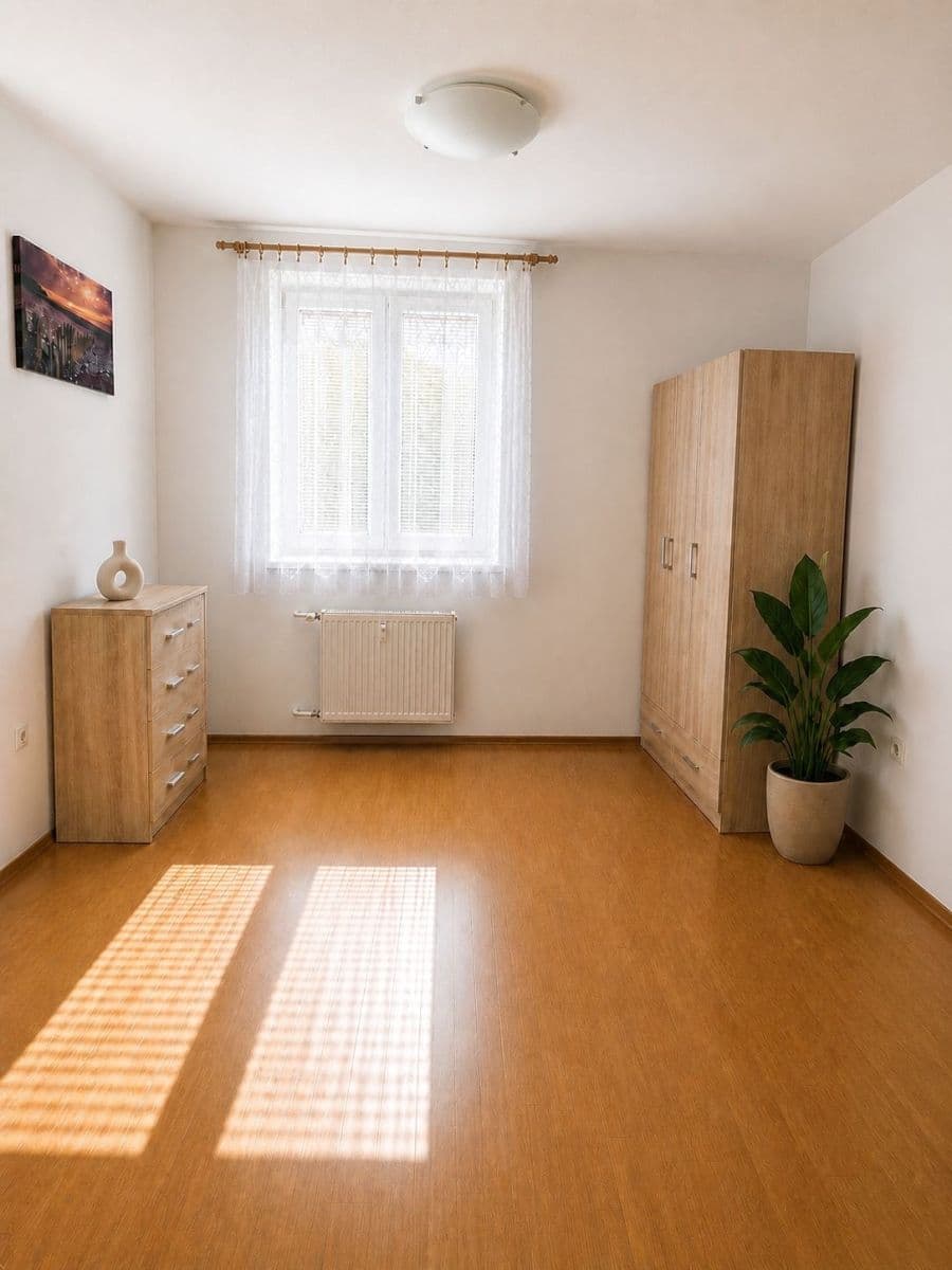 Pronájem bytu 2+1 58 m², náměstí 17. listopadu, Příbram, Středočeský kraj Pronájem bytu 2+1 58 m², náměstí 17. listopadu, Příbram, Středočeský kraj