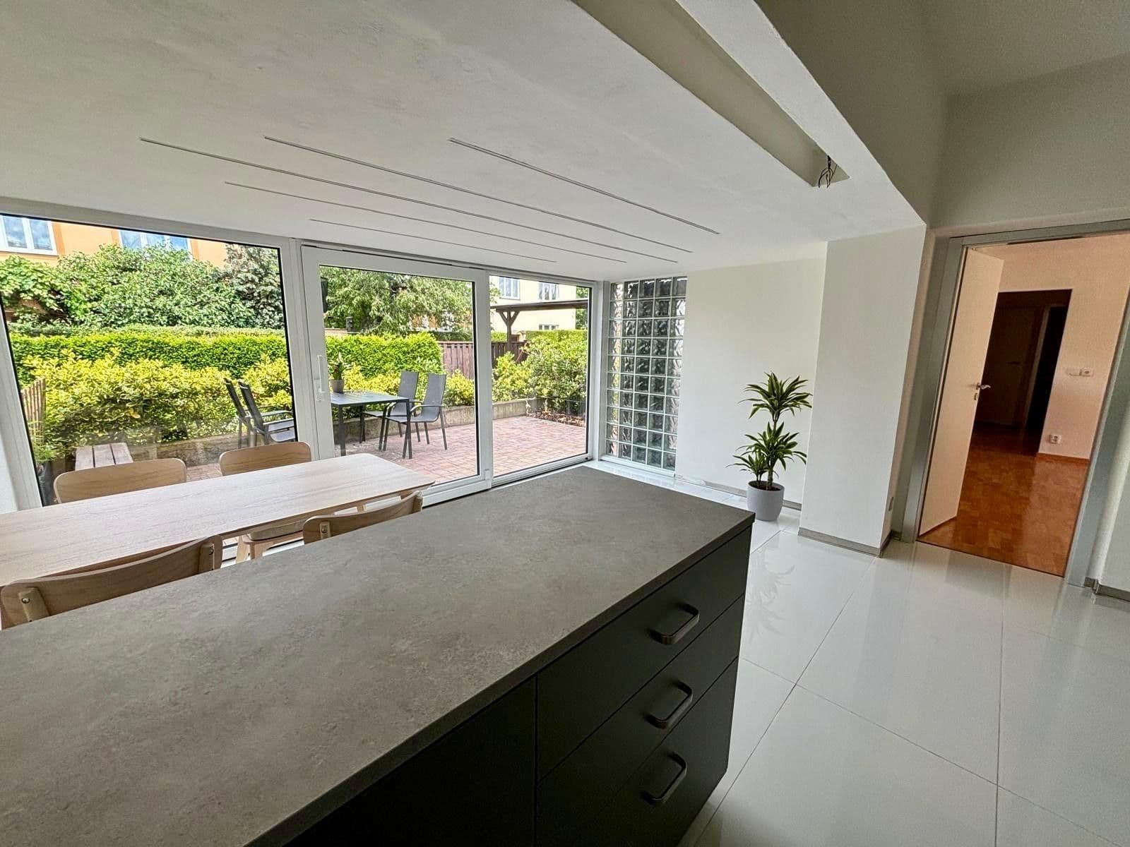 Pronájem bytu 2+1 75 m², Slezanů, Praha, Praha Pronájem bytu 2+1 75 m², Slezanů, Praha, Praha