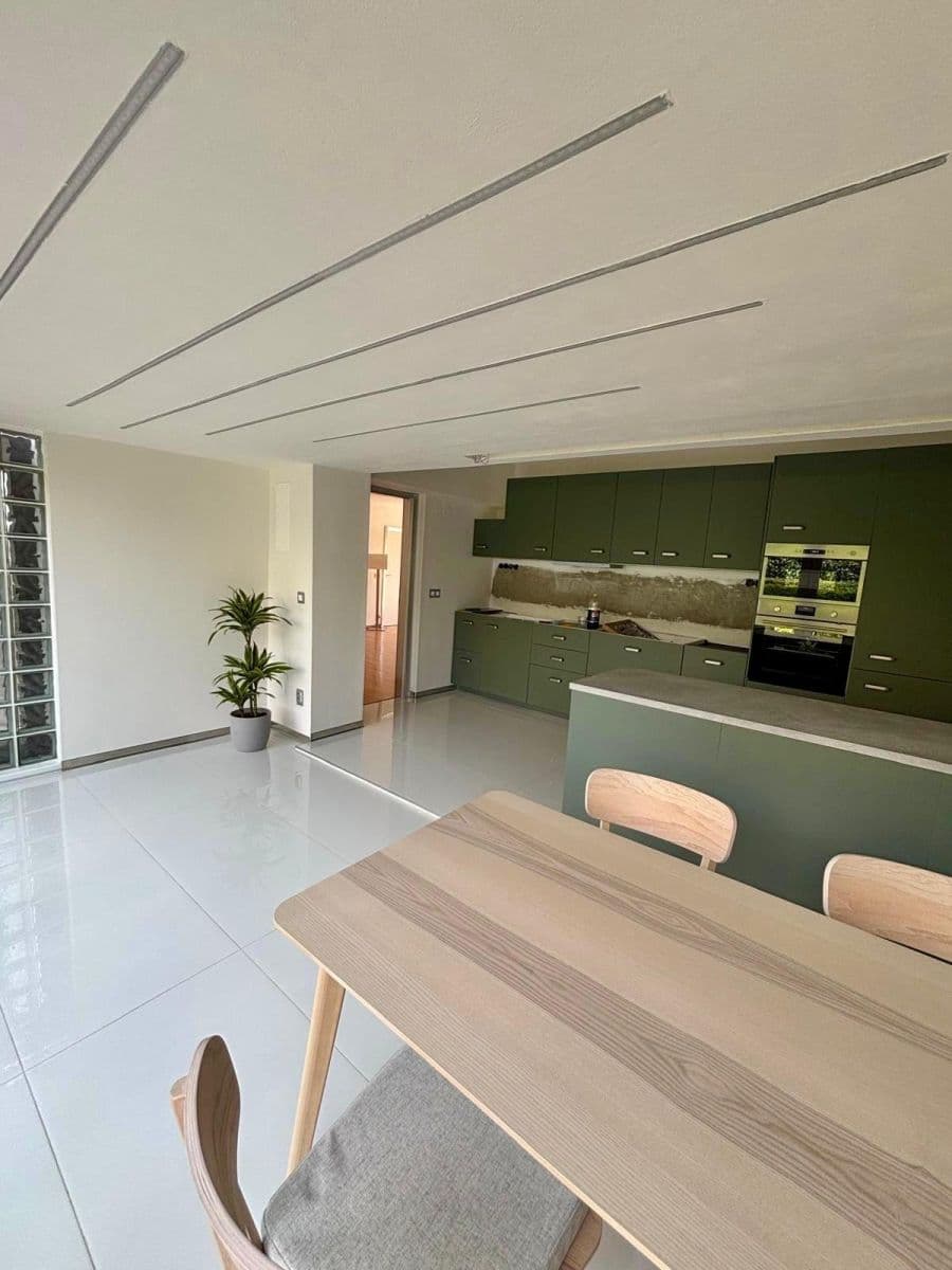 Pronájem bytu 2+1 75 m², Slezanů, Praha, Praha Pronájem bytu 2+1 75 m², Slezanů, Praha, Praha