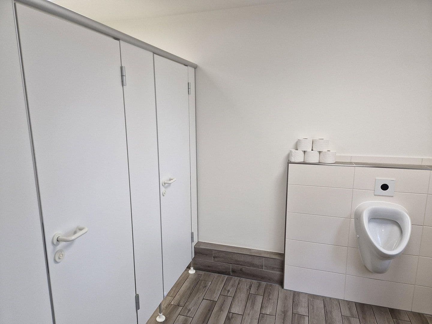 Pronájem kanceláře 500 m², Bültenweg 19, Adendorf, Dolní Sasko Pronájem kanceláře 500 m², Bültenweg 19, Adendorf, Dolní Sasko