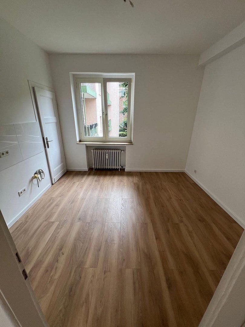 Pronájem bytu 3+1 80 m², Düsseldorf, Severní Porýní-Vestfálsko Pronájem bytu 3+1 80 m², Düsseldorf, Severní Porýní-Vestfálsko