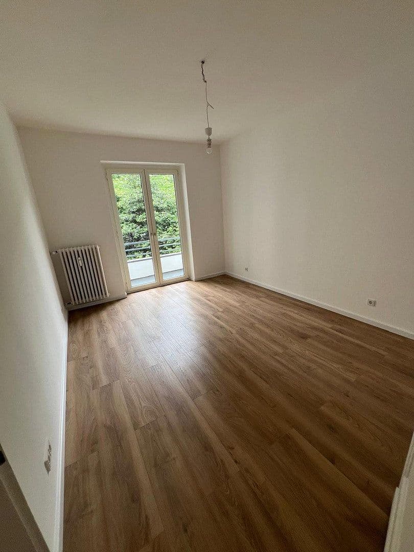 Pronájem bytu 3+1 80 m², Düsseldorf, Severní Porýní-Vestfálsko Pronájem bytu 3+1 80 m², Düsseldorf, Severní Porýní-Vestfálsko