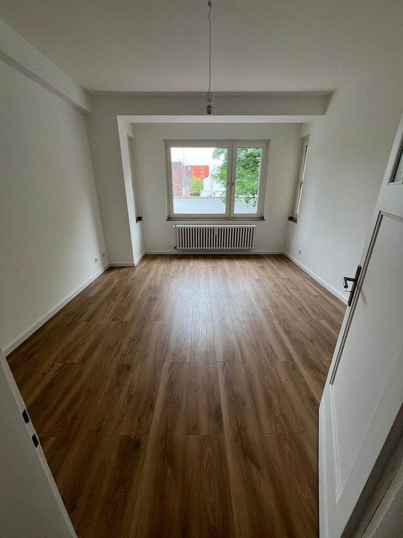 Pronájem bytu 3+1 80 m², Düsseldorf, Severní Porýní-Vestfálsko Pronájem bytu 3+1 80 m², Düsseldorf, Severní Porýní-Vestfálsko