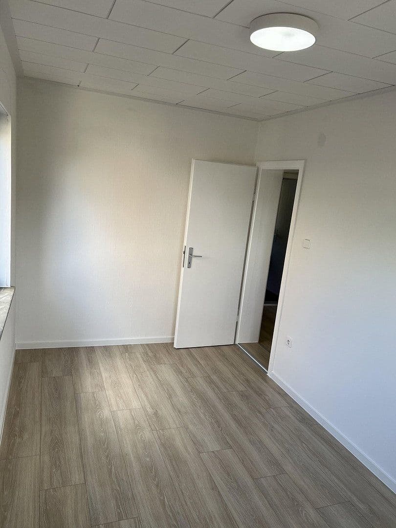 Pronájem bytu 3+1 68 m², Hirschberger Str. 6, Wolfsburg, Dolní Sasko Pronájem bytu 3+1 68 m², Hirschberger Str. 6, Wolfsburg, Dolní Sasko