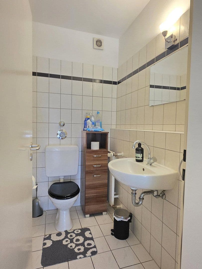 Pronájem bytu 2+1 70 m², Düsseldorf, Severní Porýní-Vestfálsko Pronájem bytu 2+1 70 m², Düsseldorf, Severní Porýní-Vestfálsko