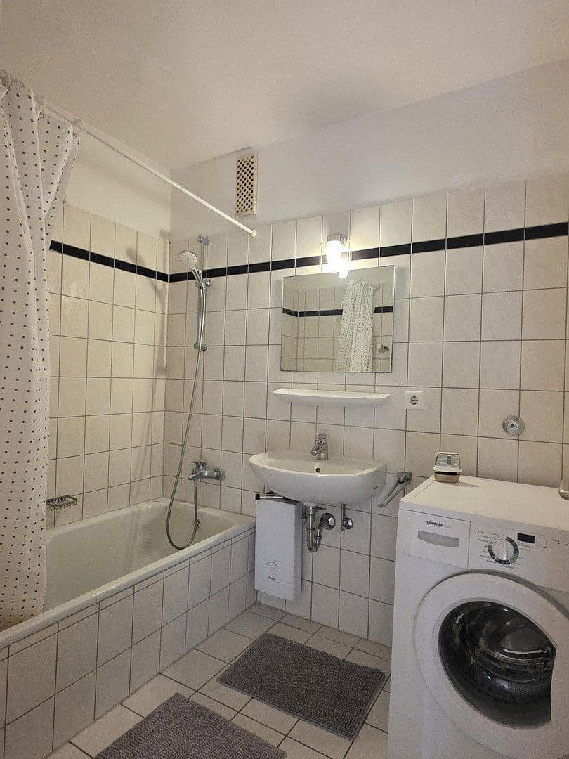 Pronájem bytu 2+1 70 m², Düsseldorf, Severní Porýní-Vestfálsko Pronájem bytu 2+1 70 m², Düsseldorf, Severní Porýní-Vestfálsko