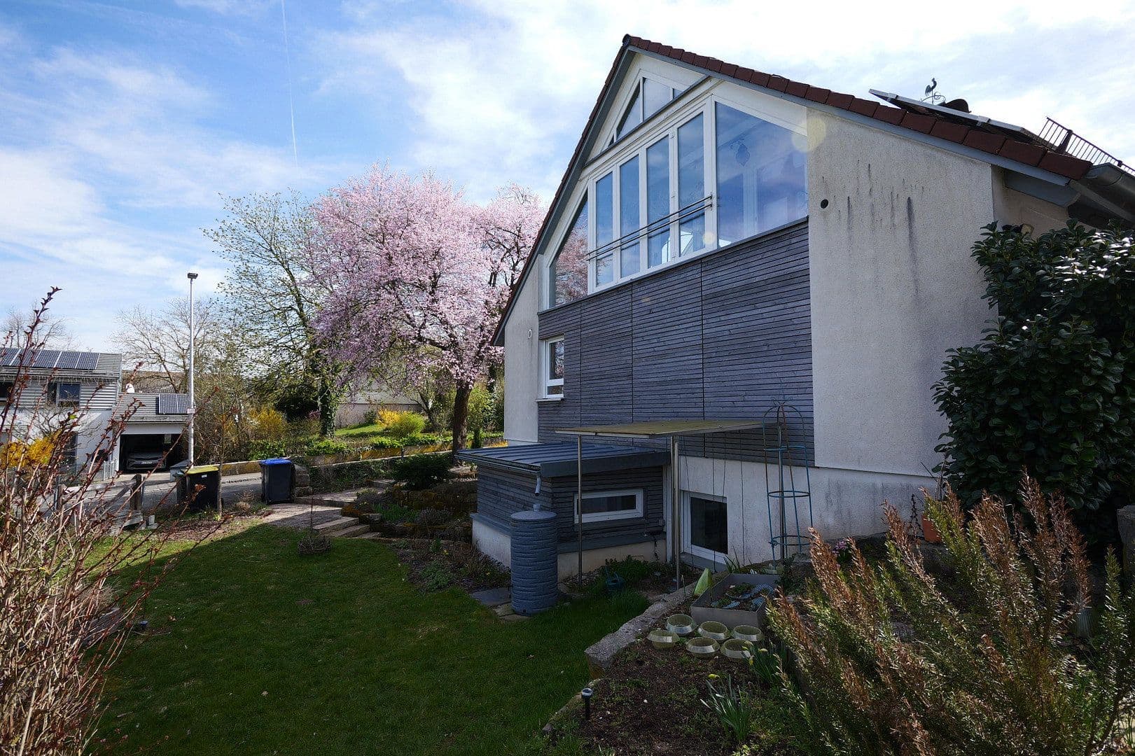 Prodej domu 225 m², pozemek 659 m², Neunkirchen am Brand, Bavorsko Prodej domu 225 m², pozemek 659 m², Neunkirchen am Brand, Bavorsko
