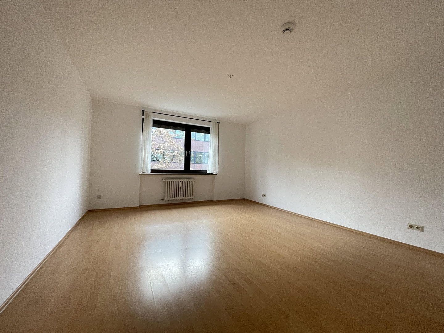 Pronájem bytu 4+1 120 m², Wiesenau 21, Frankfurt am Main, Hessen Pronájem bytu 4+1 120 m², Wiesenau 21, Frankfurt am Main, Hessen