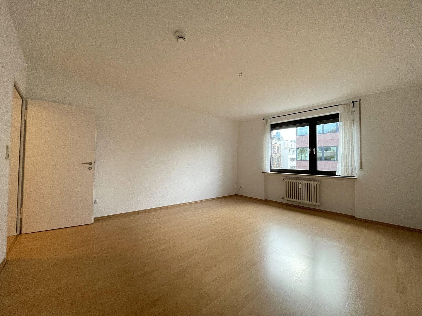 Pronájem bytu 4+1 120 m², Wiesenau 21, Frankfurt am Main, Hessen Pronájem bytu 4+1 120 m², Wiesenau 21, Frankfurt am Main, Hessen