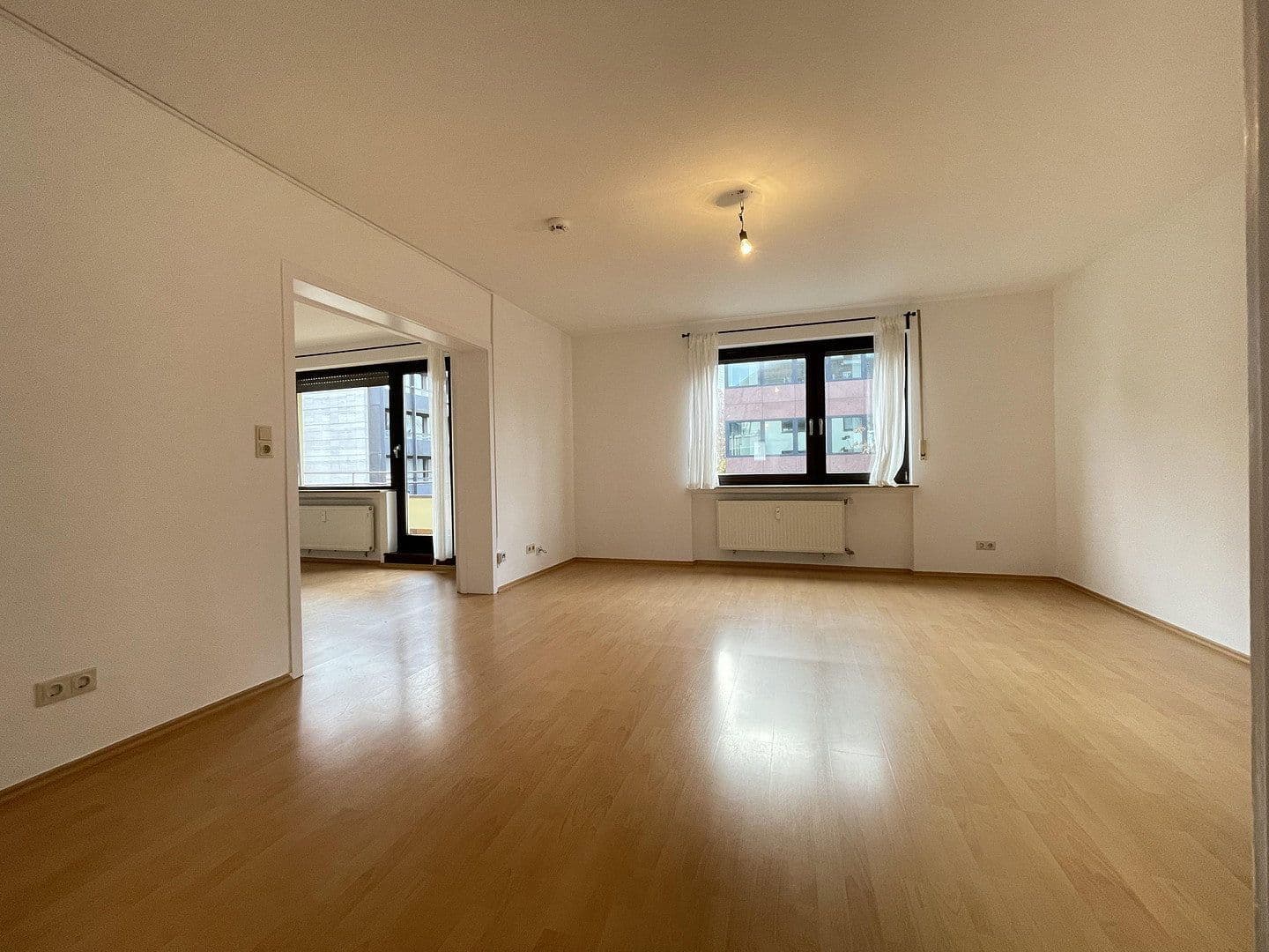 Pronájem bytu 4+1 120 m², Wiesenau 21, Frankfurt am Main, Hessen Pronájem bytu 4+1 120 m², Wiesenau 21, Frankfurt am Main, Hessen