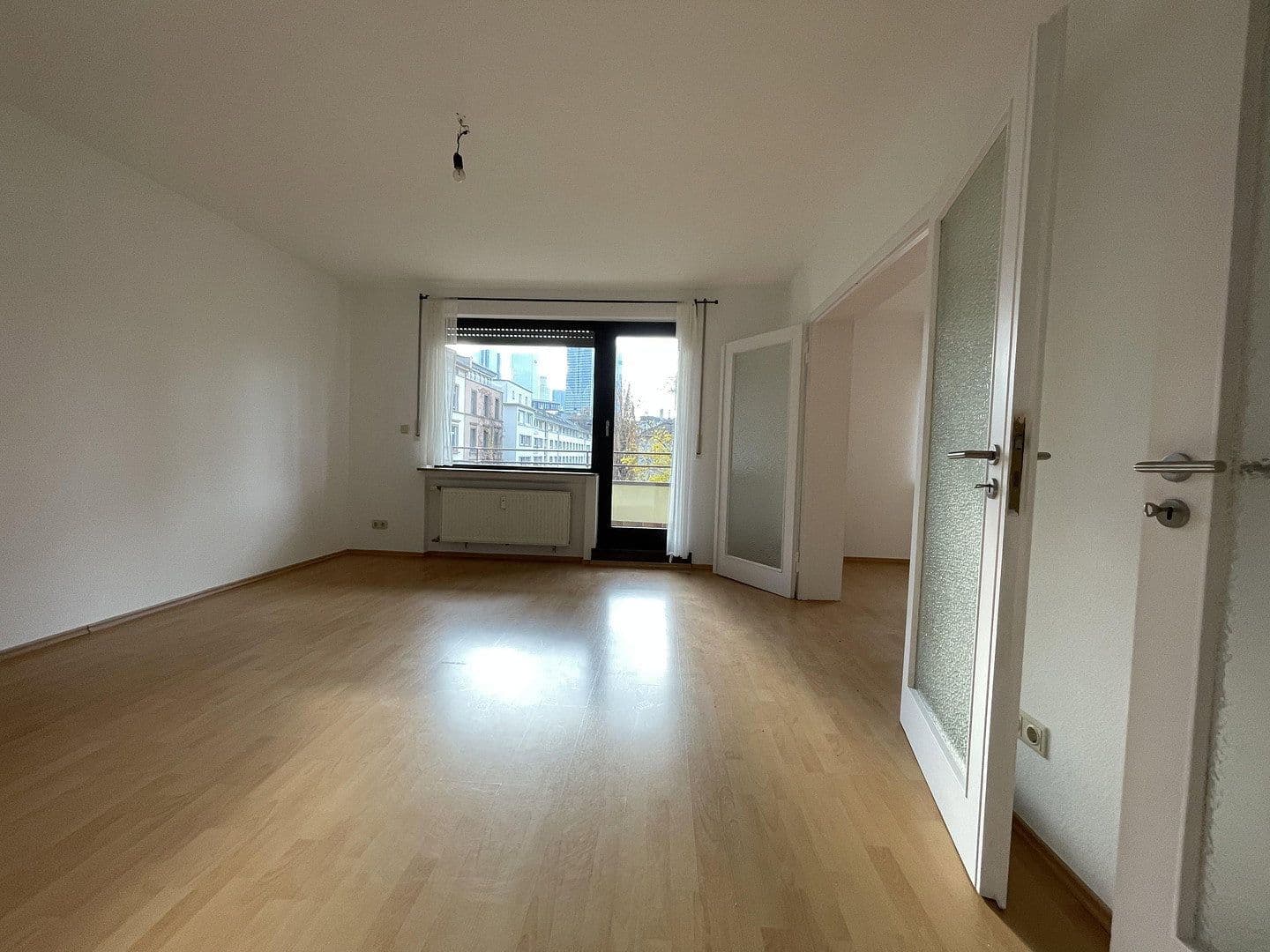 Pronájem bytu 4+1 120 m², Wiesenau 21, Frankfurt am Main, Hessen Pronájem bytu 4+1 120 m², Wiesenau 21, Frankfurt am Main, Hessen