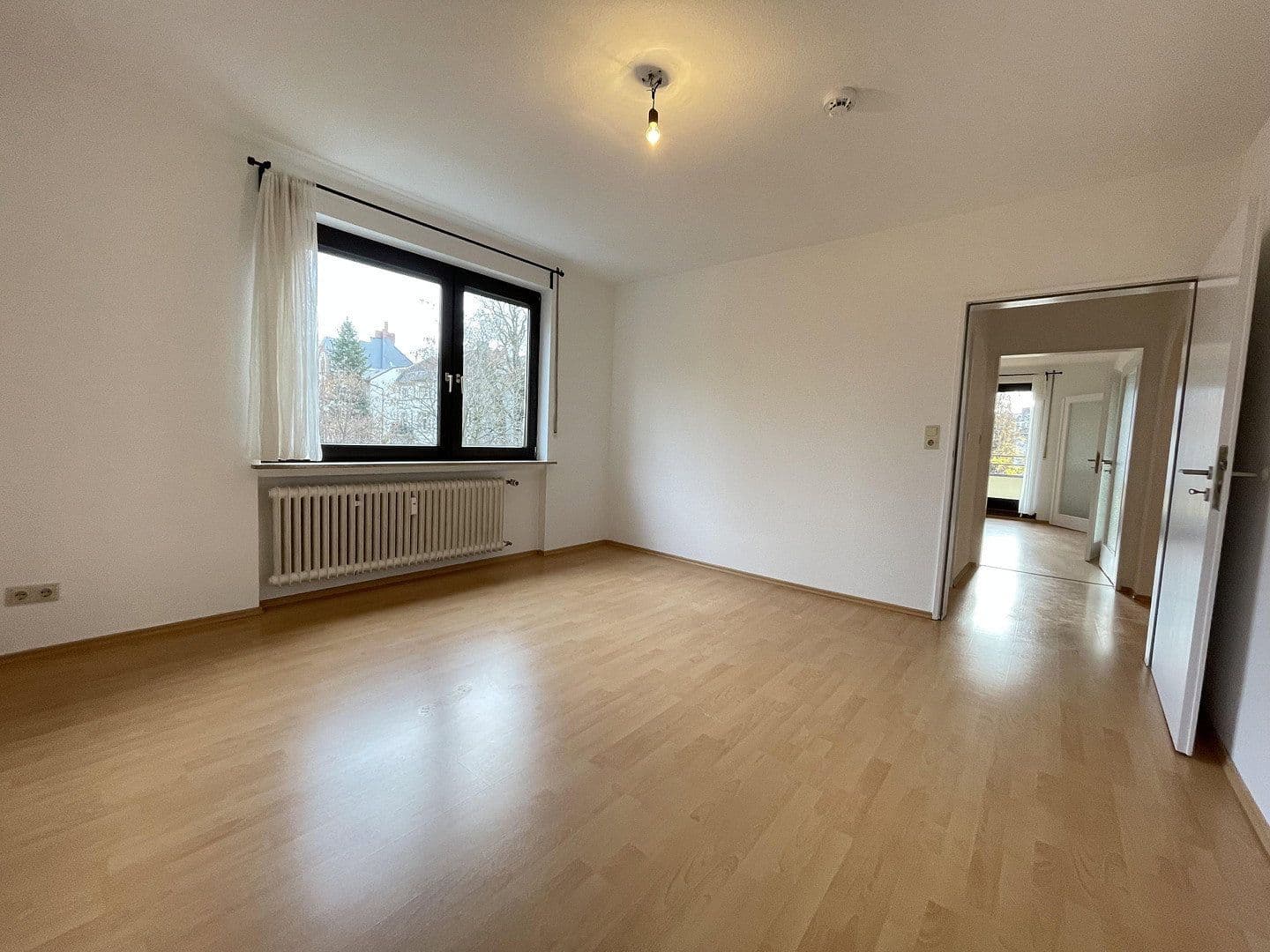 Pronájem bytu 4+1 120 m², Wiesenau 21, Frankfurt am Main, Hessen Pronájem bytu 4+1 120 m², Wiesenau 21, Frankfurt am Main, Hessen