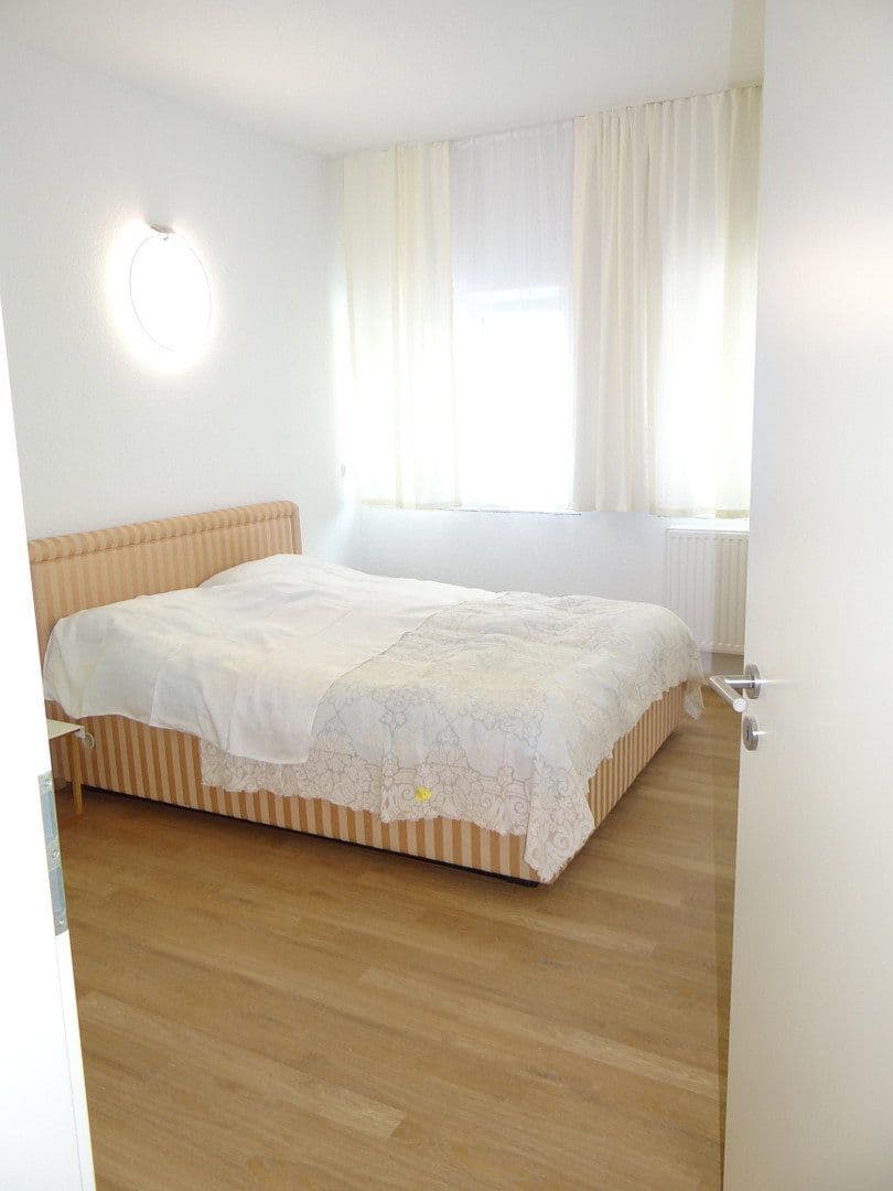 Pronájem bytu 3+1 88 m², Herdweg 35, Stuttgart, Bádensko-Württembersko Pronájem bytu 3+1 88 m², Herdweg 35, Stuttgart, Bádensko-Württembersko