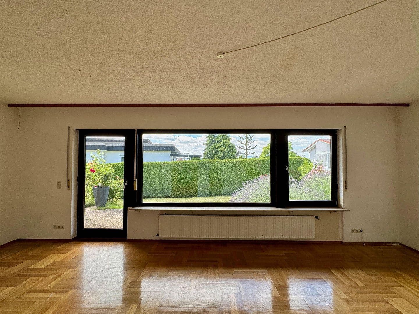 Prodej domu 131 m², pozemek 369 m², Stauferstraße 15, Sinsheim, Bádensko-Württembersko Prodej domu 131 m², pozemek 369 m², Stauferstraße 15, Sinsheim, Bádensko-Württembersko