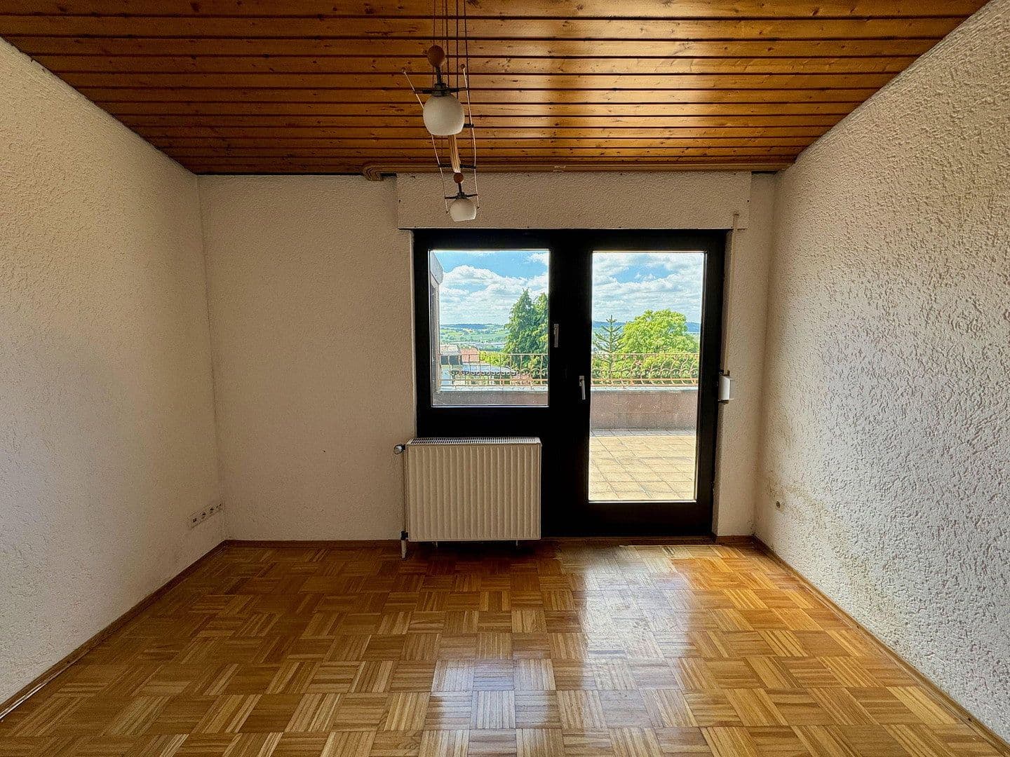 Prodej domu 131 m², pozemek 369 m², Stauferstraße 15, Sinsheim, Bádensko-Württembersko Prodej domu 131 m², pozemek 369 m², Stauferstraße 15, Sinsheim, Bádensko-Württembersko