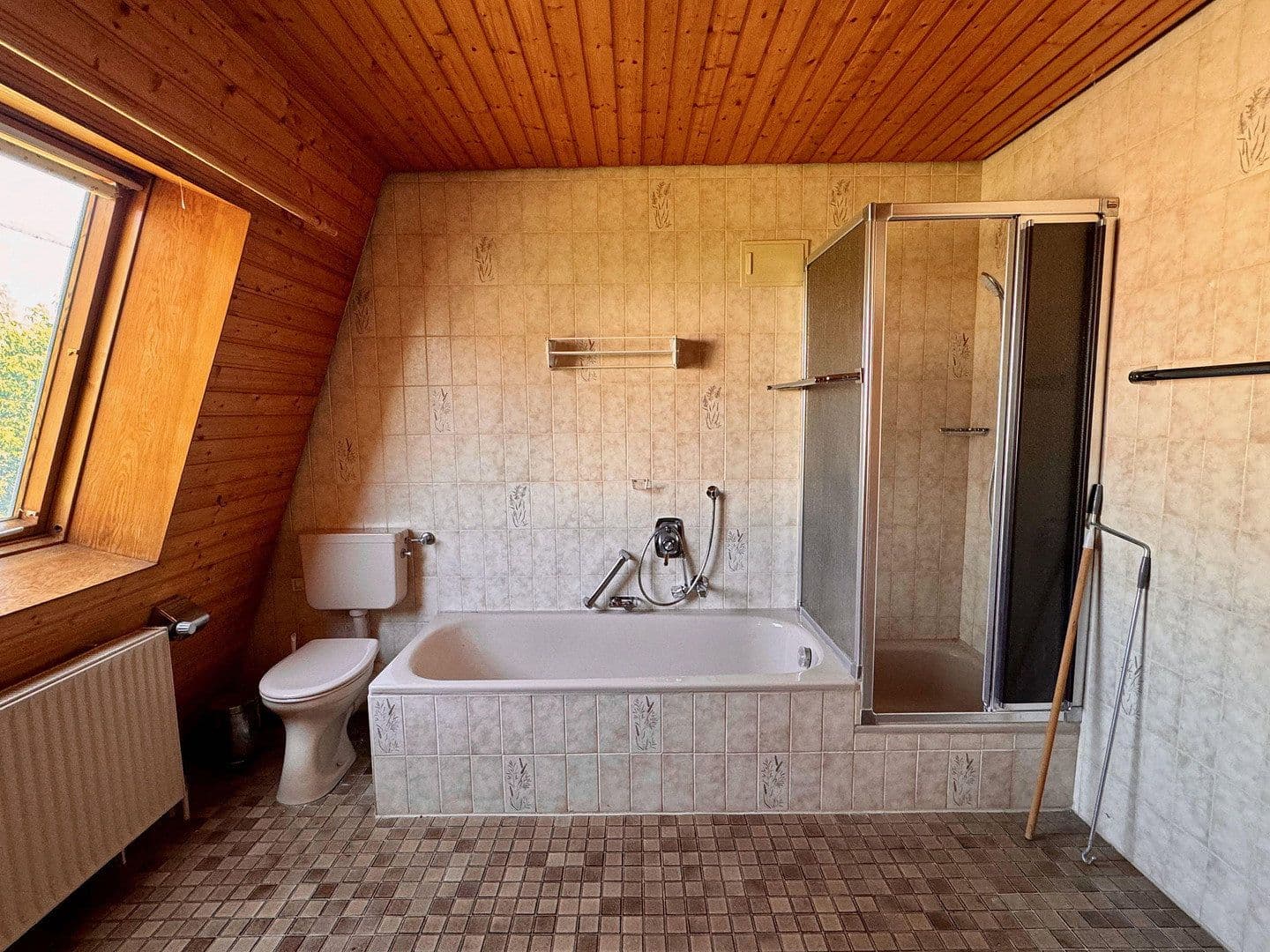 Prodej domu 131 m², pozemek 369 m², Stauferstraße 15, Sinsheim, Bádensko-Württembersko Prodej domu 131 m², pozemek 369 m², Stauferstraße 15, Sinsheim, Bádensko-Württembersko
