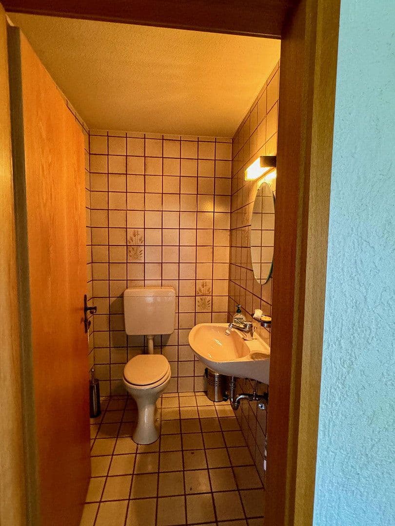 Prodej domu 131 m², pozemek 369 m², Stauferstraße 15, Sinsheim, Bádensko-Württembersko Prodej domu 131 m², pozemek 369 m², Stauferstraße 15, Sinsheim, Bádensko-Württembersko