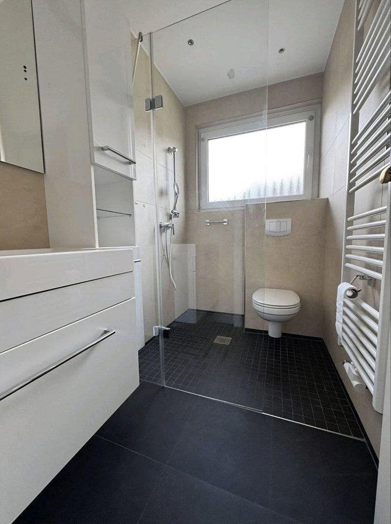 Pronájem bytu 3+1 62 m², Düsseldorf, Severní Porýní-Vestfálsko Pronájem bytu 3+1 62 m², Düsseldorf, Severní Porýní-Vestfálsko