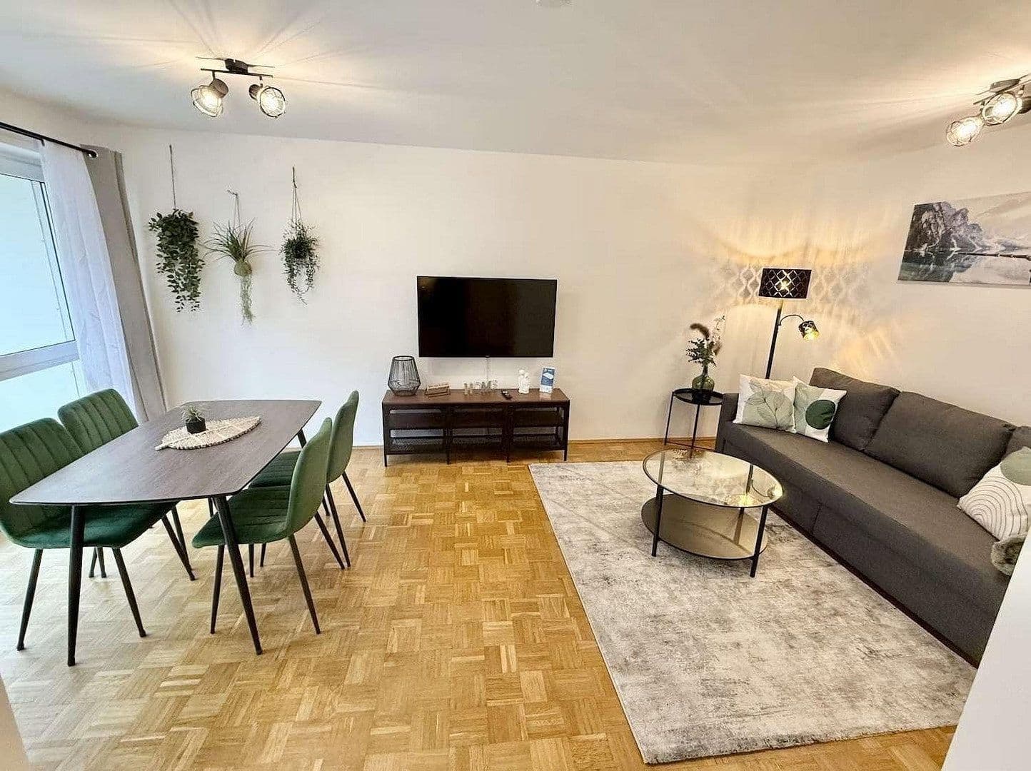 Pronájem bytu 2+1 49 m², Stuttgart, Bádensko-Württembersko Pronájem bytu 2+1 49 m², Stuttgart, Bádensko-Württembersko