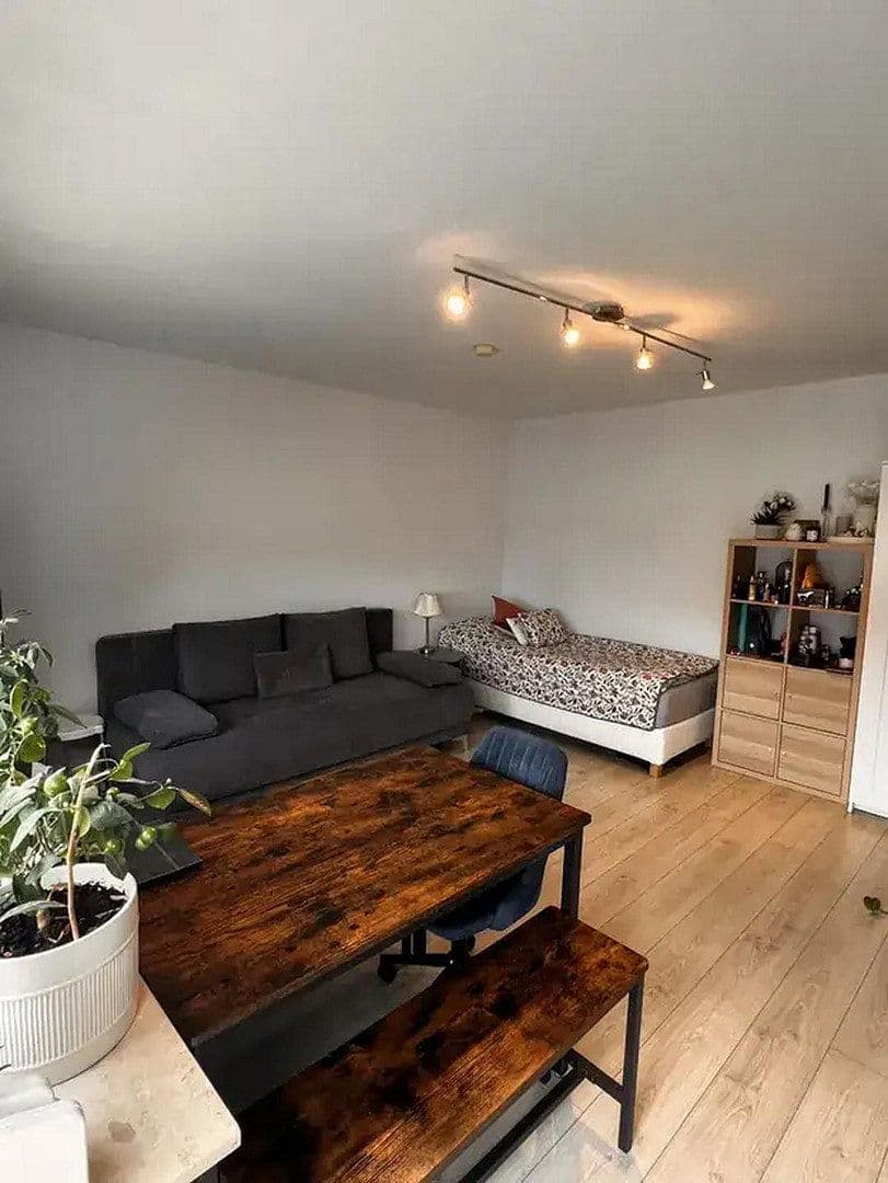 Pronájem bytu 1+1 31 m², Stuttgart, Bádensko-Württembersko Pronájem bytu 1+1 31 m², Stuttgart, Bádensko-Württembersko