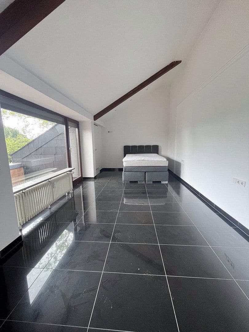 Pronájem domu 183 m², pozemek 762 m², Am Bismarckturm 62, Stuttgart, Bádensko-Württembersko Pronájem domu 183 m², pozemek 762 m², Am Bismarckturm 62, Stuttgart, Bádensko-Württembersko
