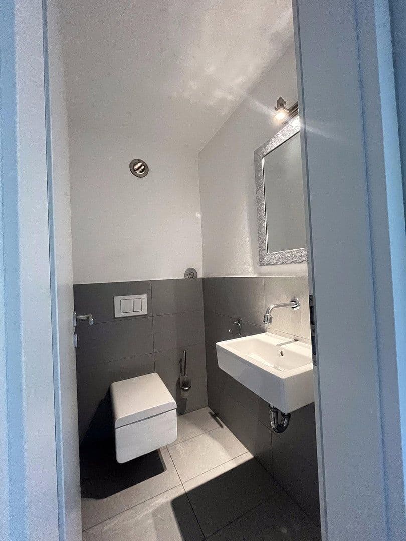 Pronájem domu 183 m², pozemek 762 m², Am Bismarckturm 62, Stuttgart, Bádensko-Württembersko Pronájem domu 183 m², pozemek 762 m², Am Bismarckturm 62, Stuttgart, Bádensko-Württembersko