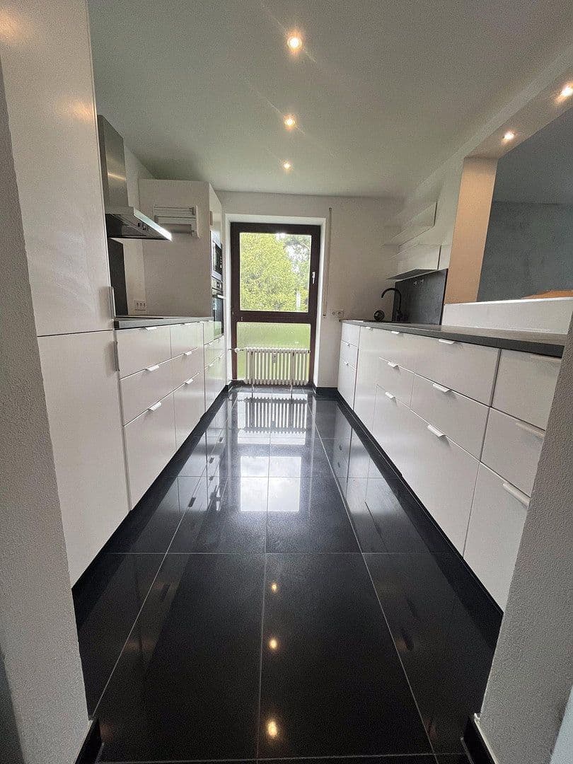 Pronájem domu 183 m², pozemek 762 m², Am Bismarckturm 62, Stuttgart, Bádensko-Württembersko Pronájem domu 183 m², pozemek 762 m², Am Bismarckturm 62, Stuttgart, Bádensko-Württembersko