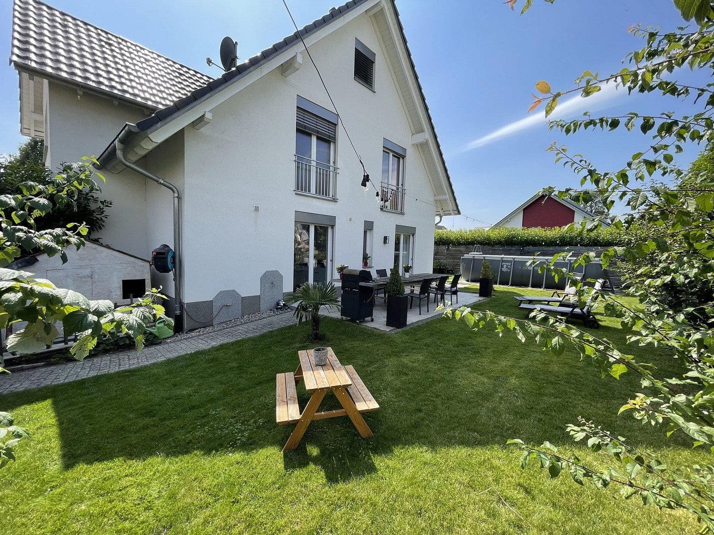Prodej domu 268 m², pozemek 525 m², Am Erlenbuck 17, Müllheim im Markgräflerland, Bádensko-Württembersko Prodej domu 268 m², pozemek 525 m², Am Erlenbuck 17, Müllheim im Markgräflerland, Bádensko-Württembersko