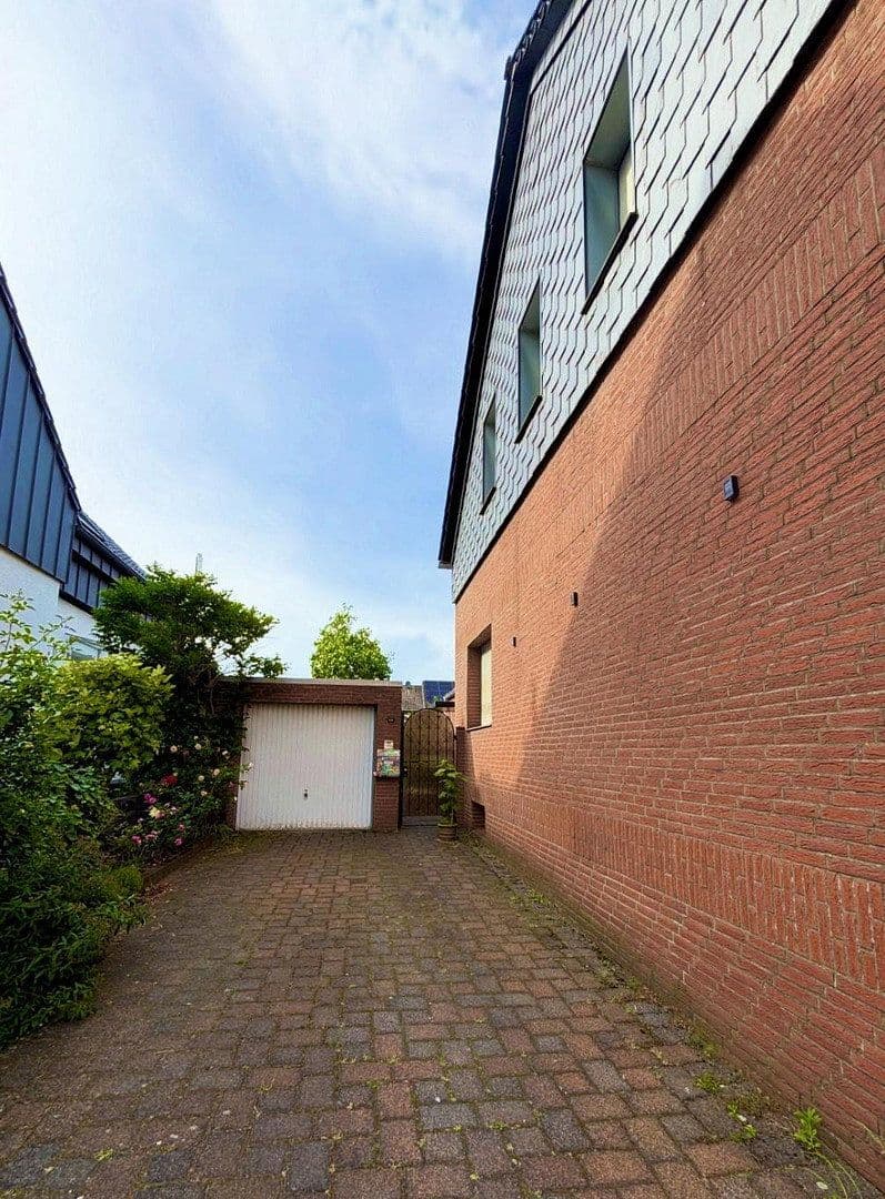 Prodej domu 91 m², pozemek 321 m², Bottrop, Severní Porýní-Vestfálsko Prodej domu 91 m², pozemek 321 m², Bottrop, Severní Porýní-Vestfálsko