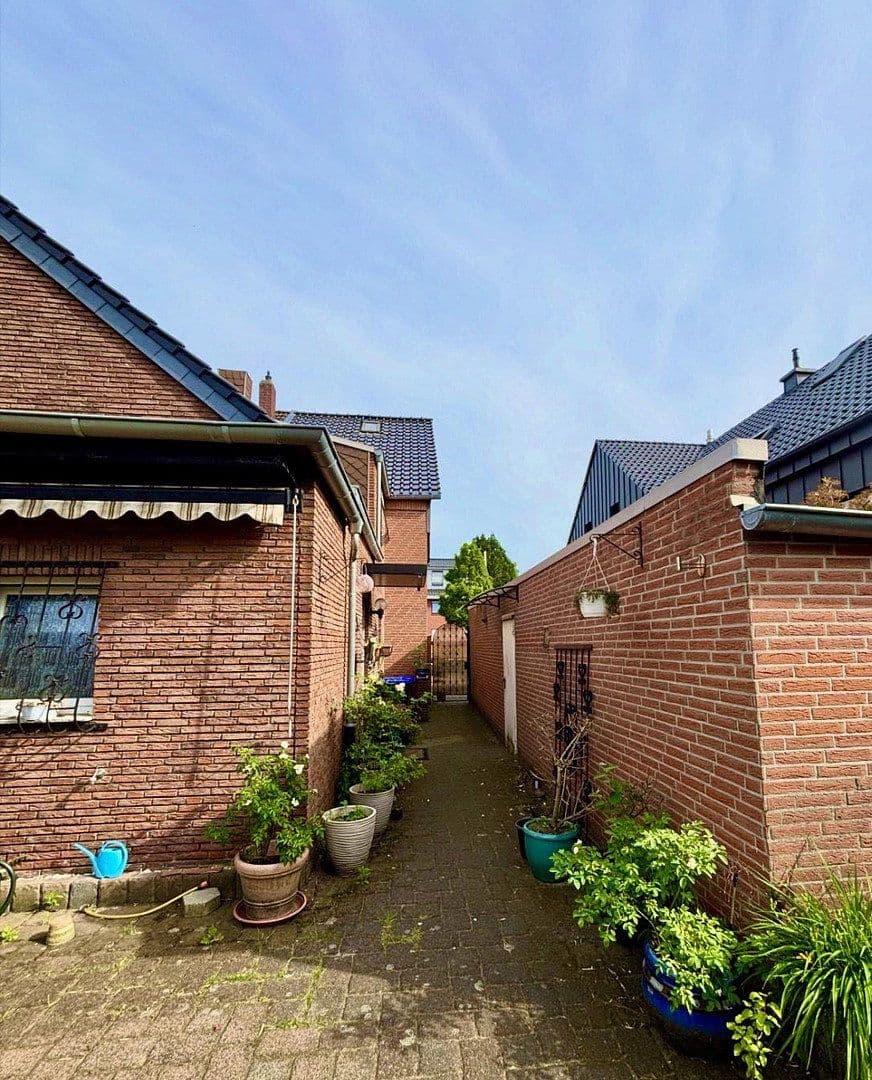 Prodej domu 91 m², pozemek 321 m², Bottrop, Severní Porýní-Vestfálsko Prodej domu 91 m², pozemek 321 m², Bottrop, Severní Porýní-Vestfálsko