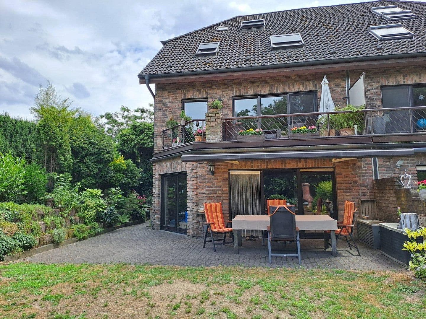 Prodej bytu 3+1 105 m², Duisburg, Severní Porýní-Vestfálsko Prodej bytu 3+1 105 m², Duisburg, Severní Porýní-Vestfálsko