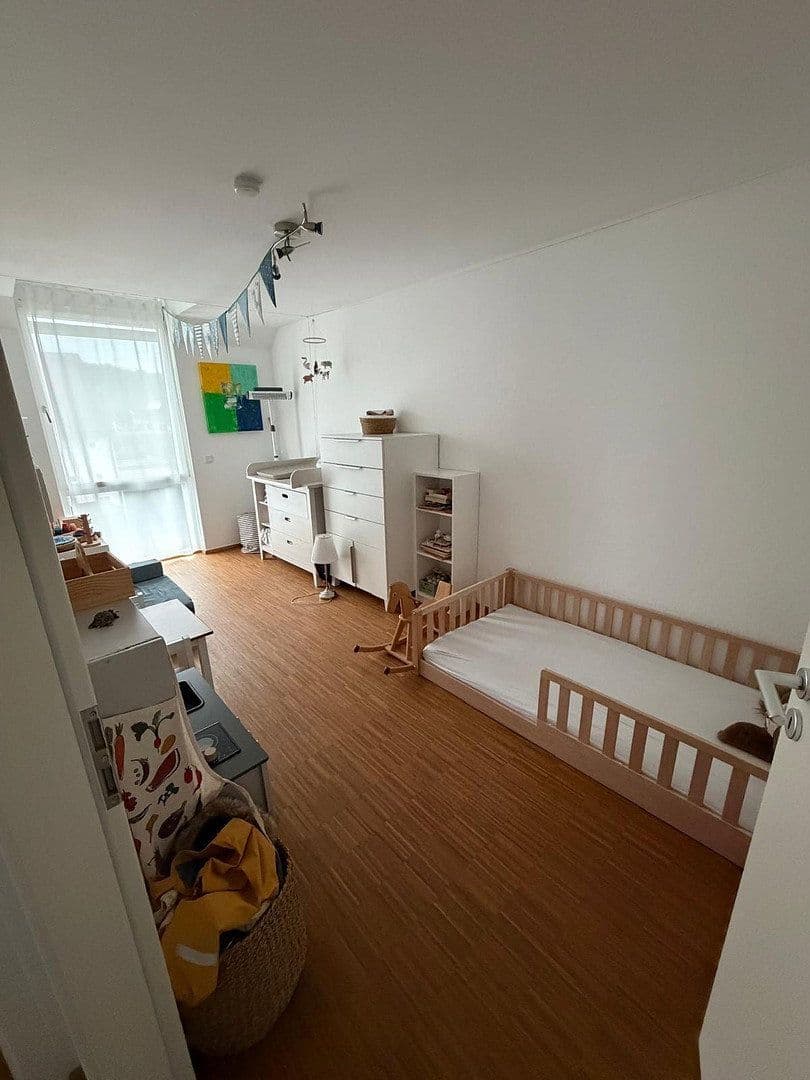Pronájem bytu 4+1 95 m², Wendlingen am Neckar, Bádensko-Württembersko Pronájem bytu 4+1 95 m², Wendlingen am Neckar, Bádensko-Württembersko