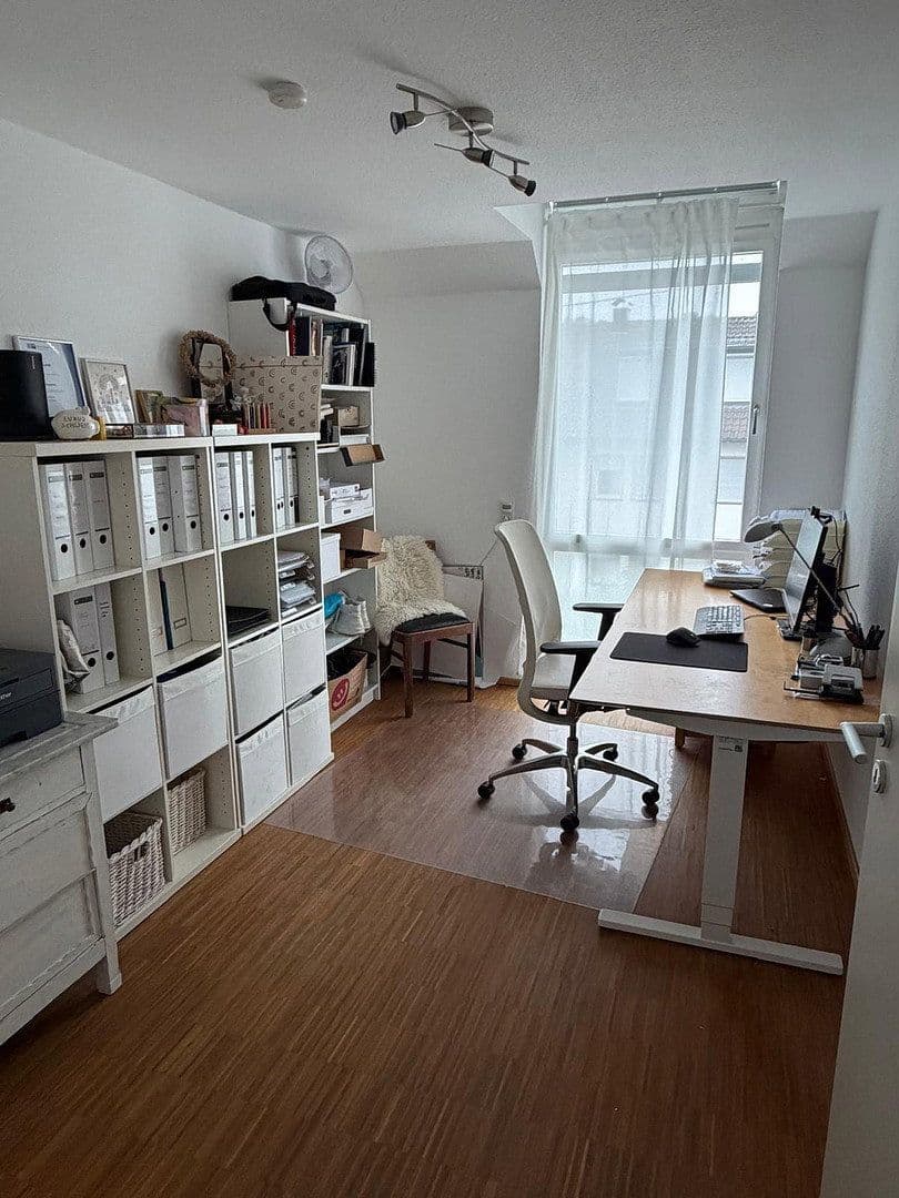 Pronájem bytu 4+1 95 m², Wendlingen am Neckar, Bádensko-Württembersko Pronájem bytu 4+1 95 m², Wendlingen am Neckar, Bádensko-Württembersko
